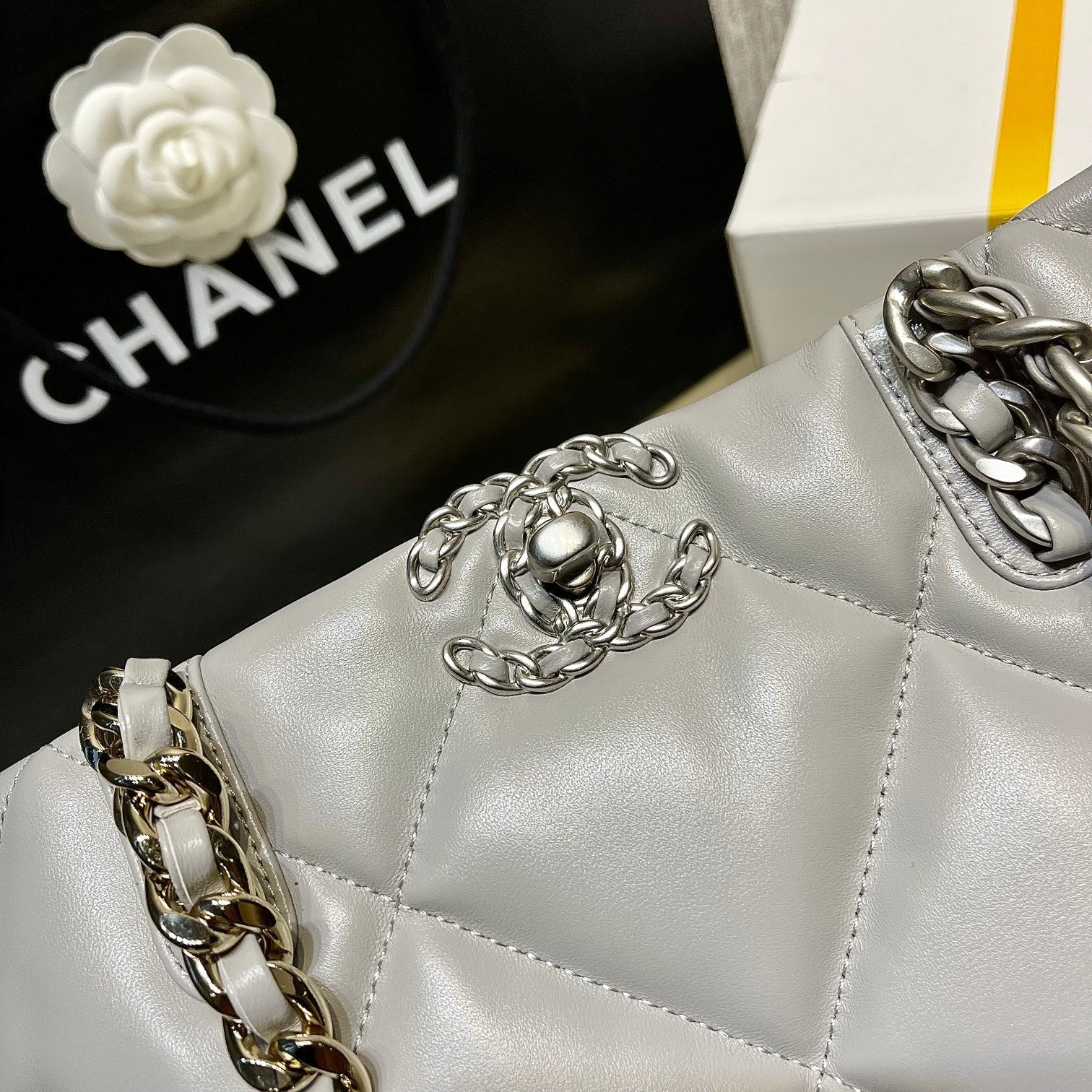 Chanel - Luxury Bag - CHL - 722