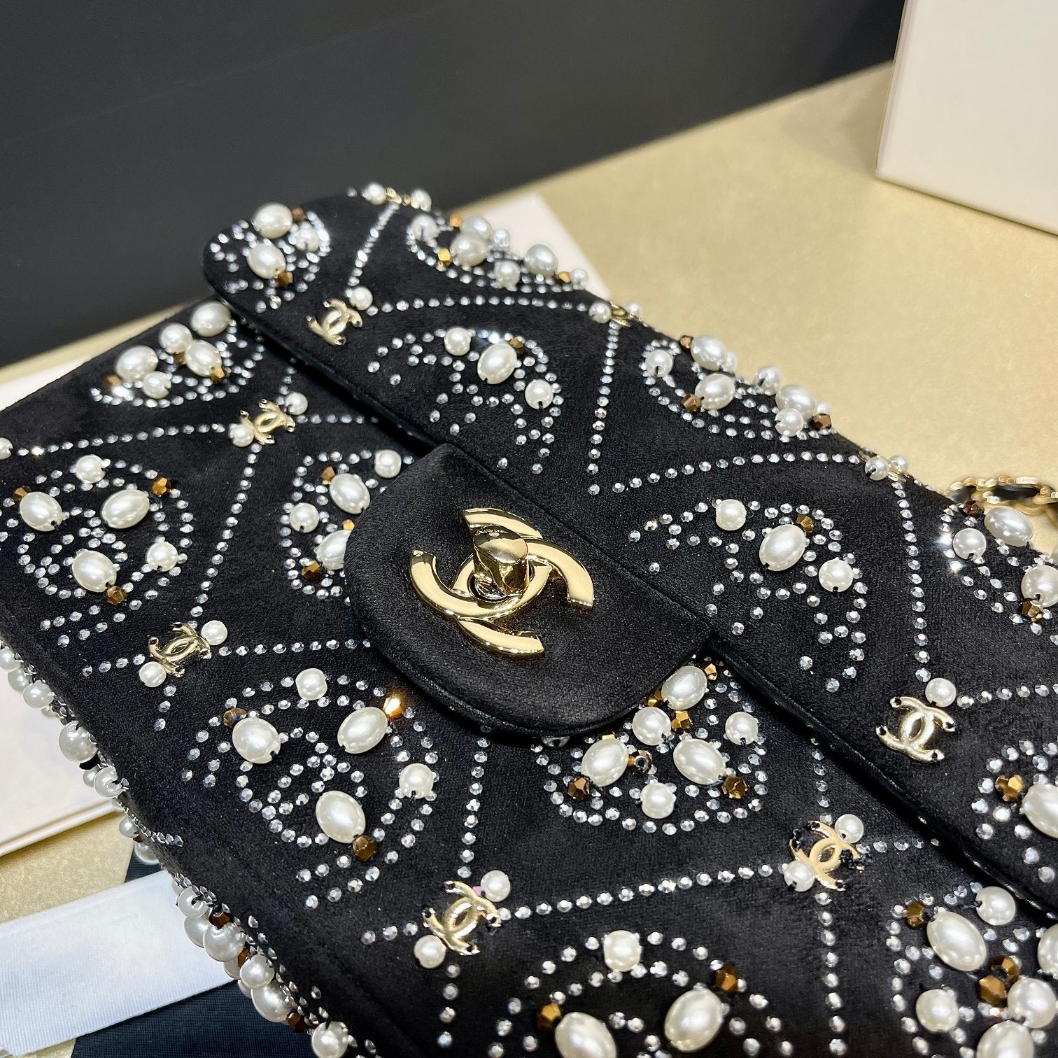 Chanel - Luxury Bag - CHL - 736