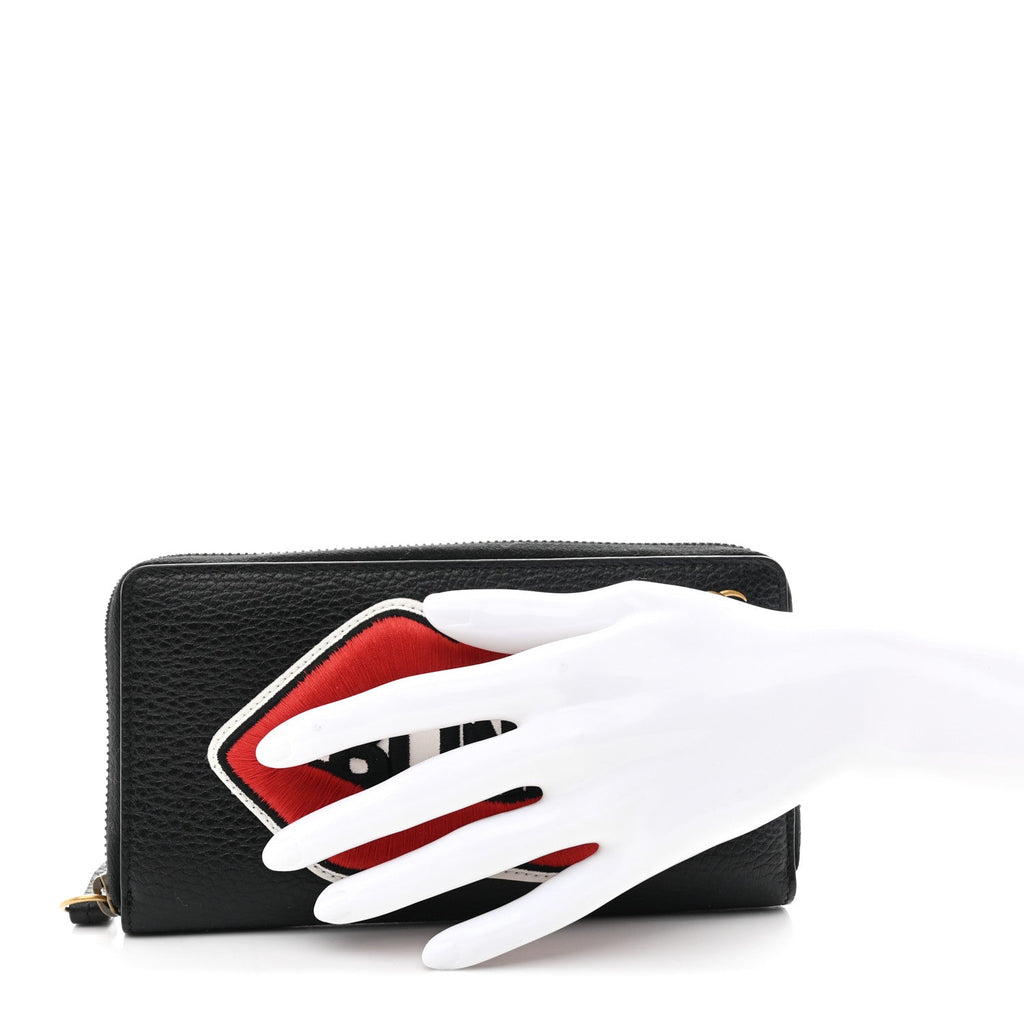 Gucci Pebbled Calfskin Blind For Love Zip Around Wallet Black