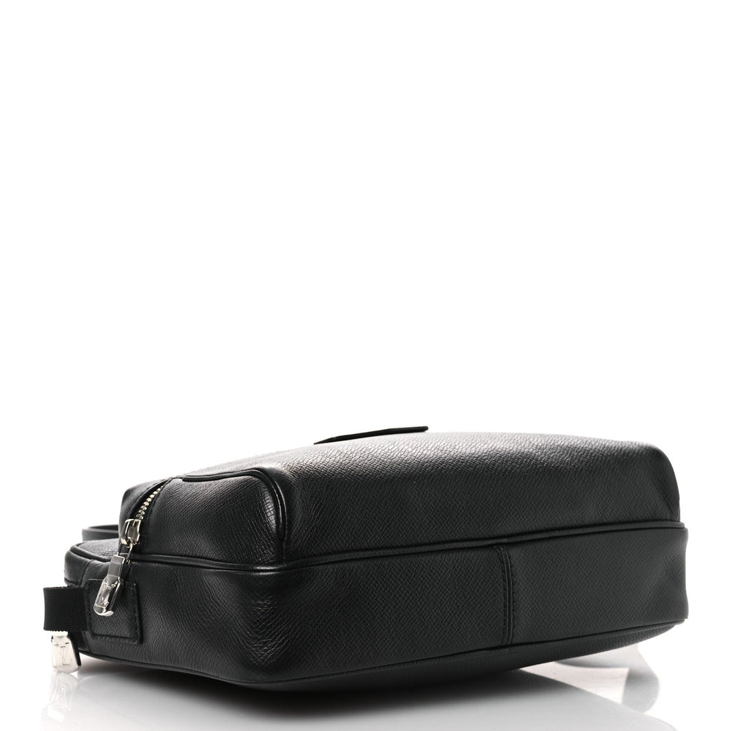 Louis Vuitton Taiga Outdoor Messenger PM Black