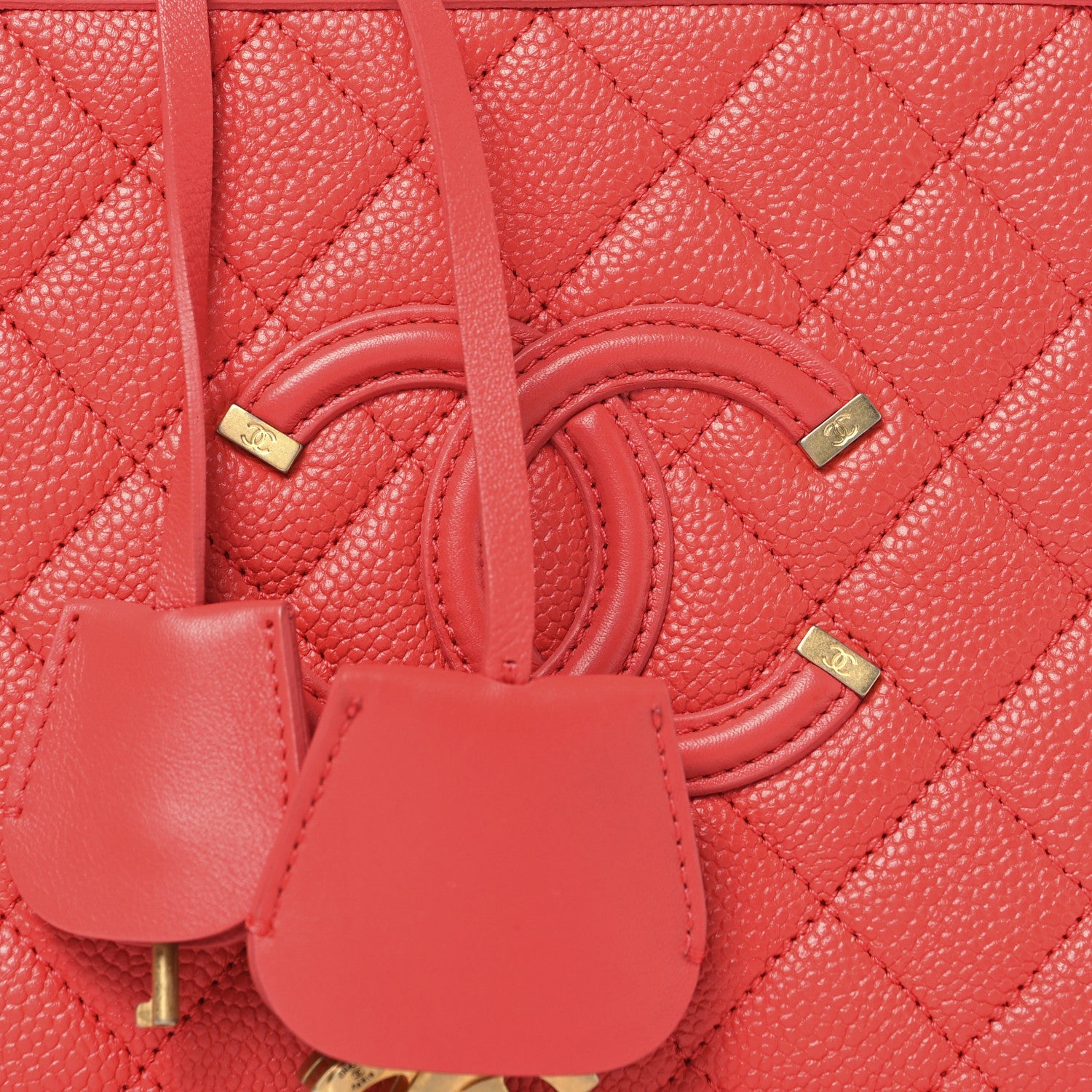 Chanel Caviar Quilted Medium CC Filigree Vanity Case Red