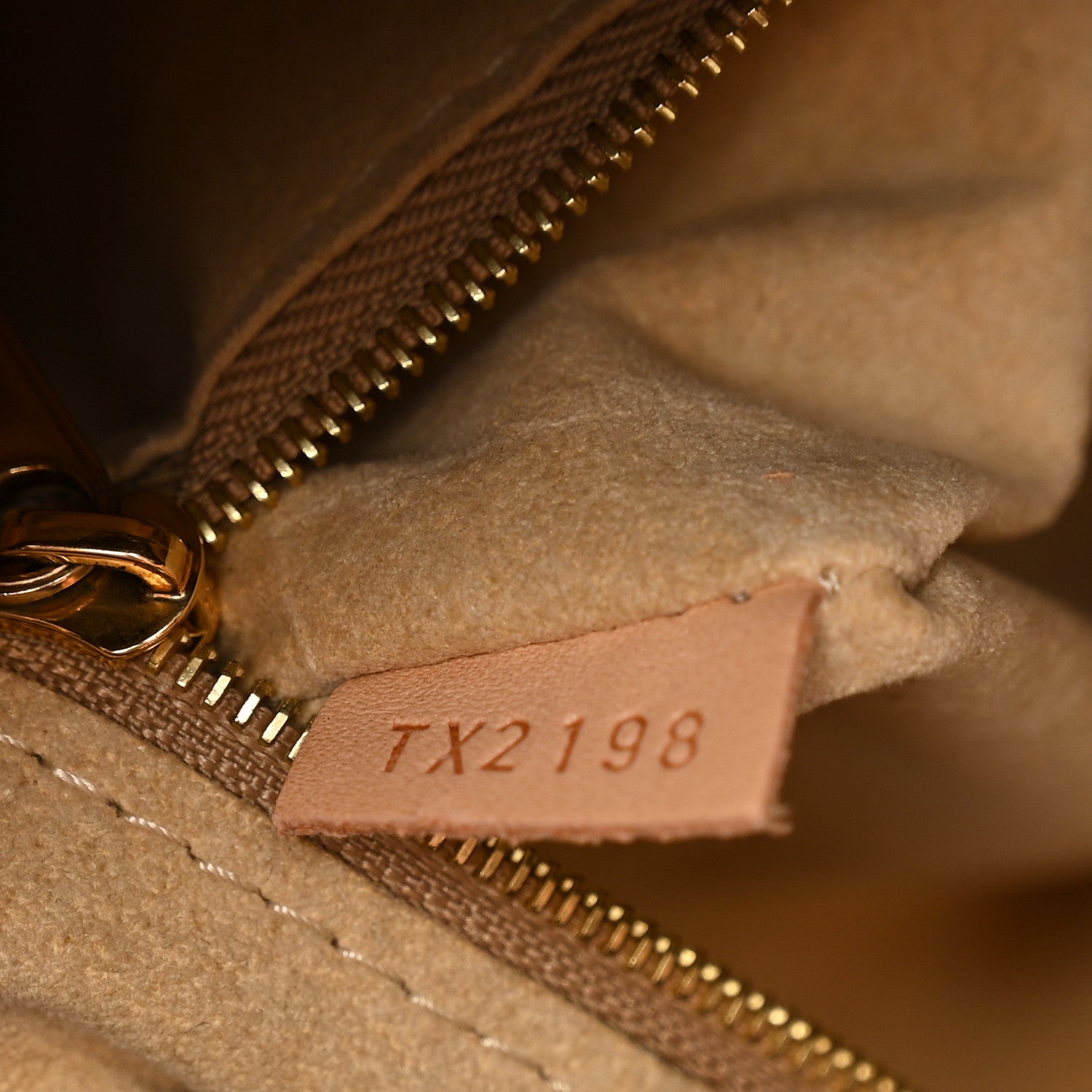 Louis Vuitton Monogram Artsy MM