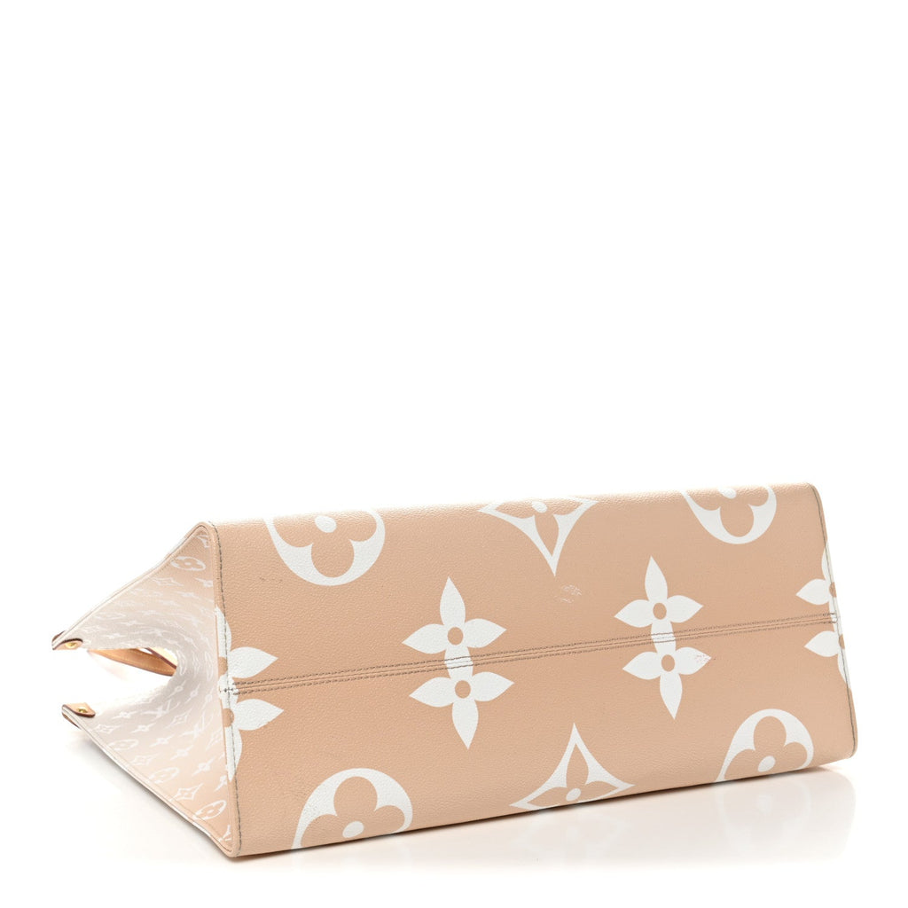 Louis Vuitton Monogram Giant By The Pool Onthego GM Brume