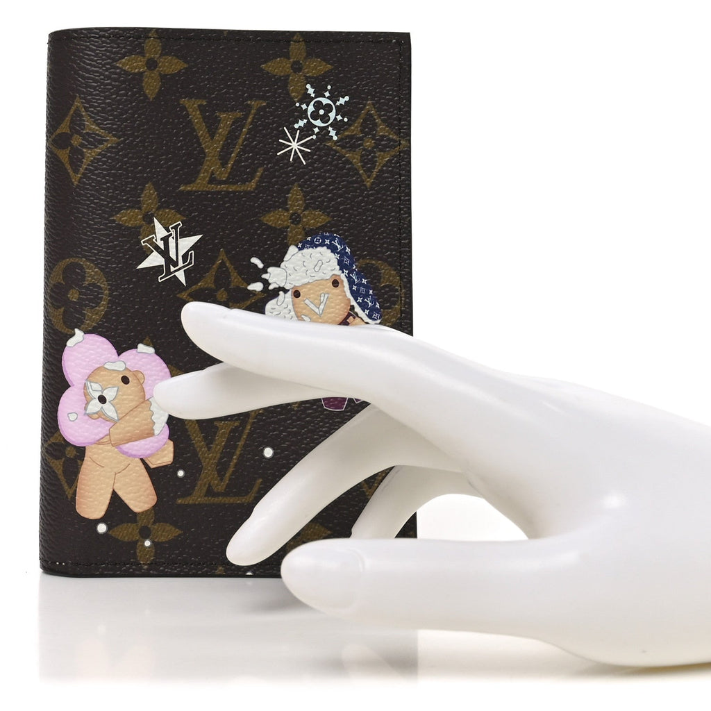 Louis Vuitton Monogram 2025 Christmas Animation Passport Cover Azur Frost