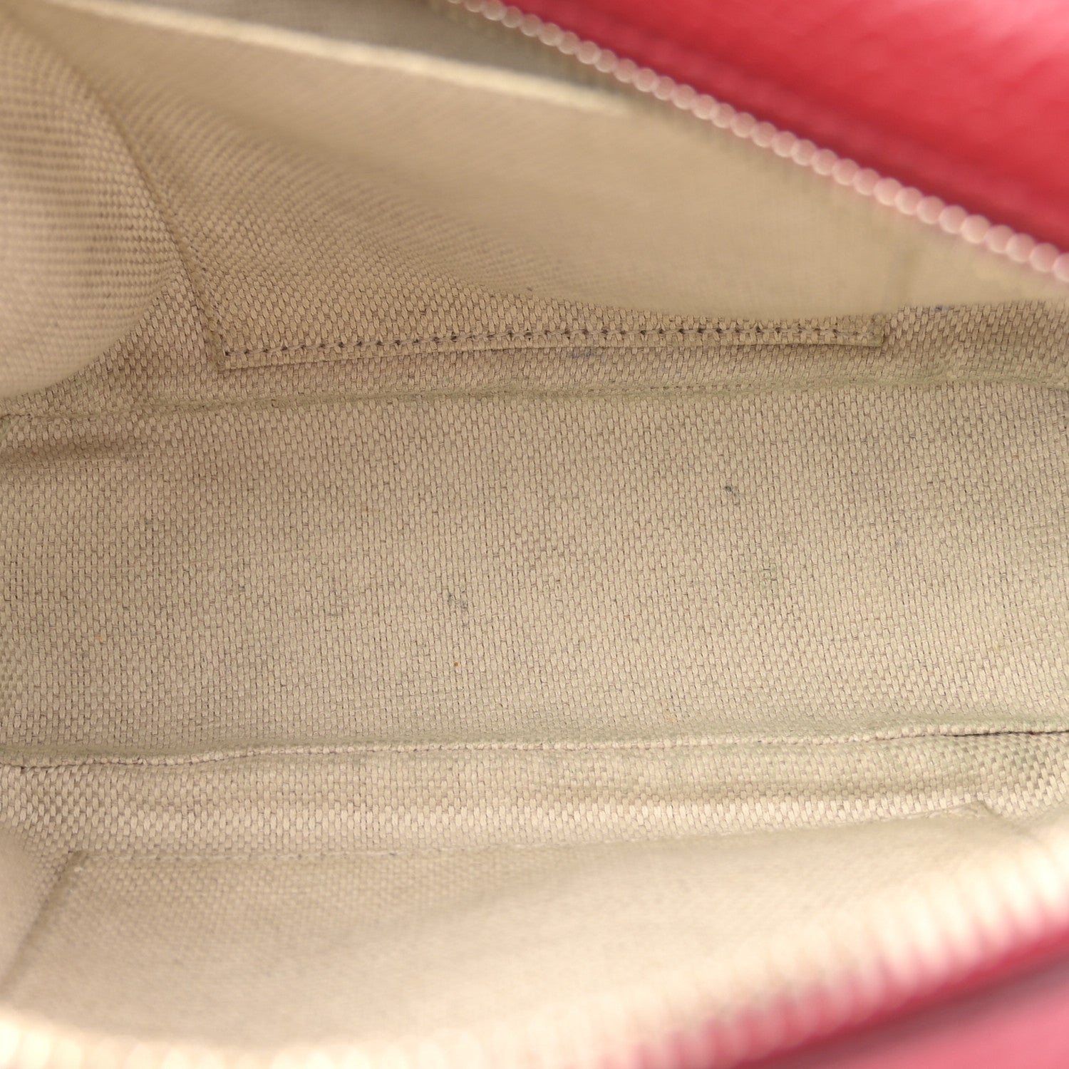 Gucci Pebbled Calfskin Small Soho Disco Bag Tabasco Red