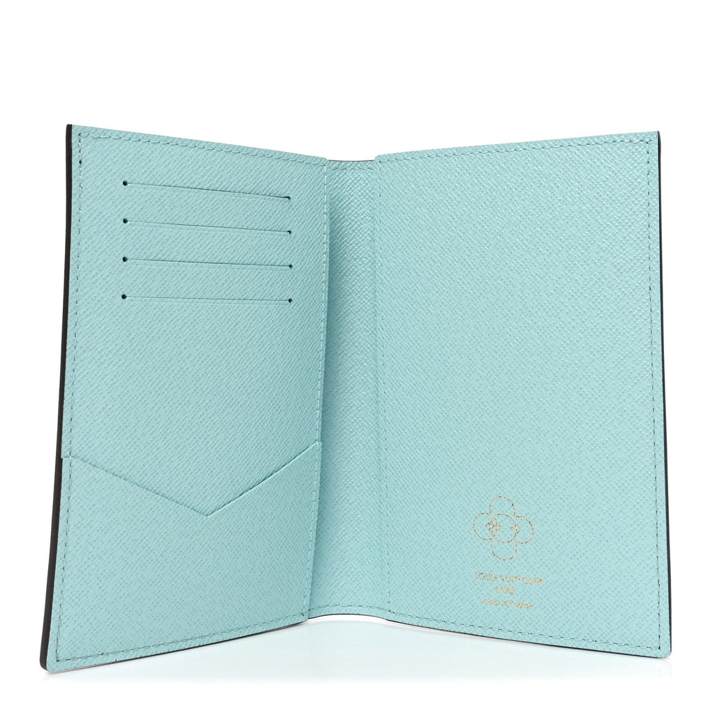 Louis Vuitton Monogram 2025 Christmas Animation Passport Cover Azur Frost