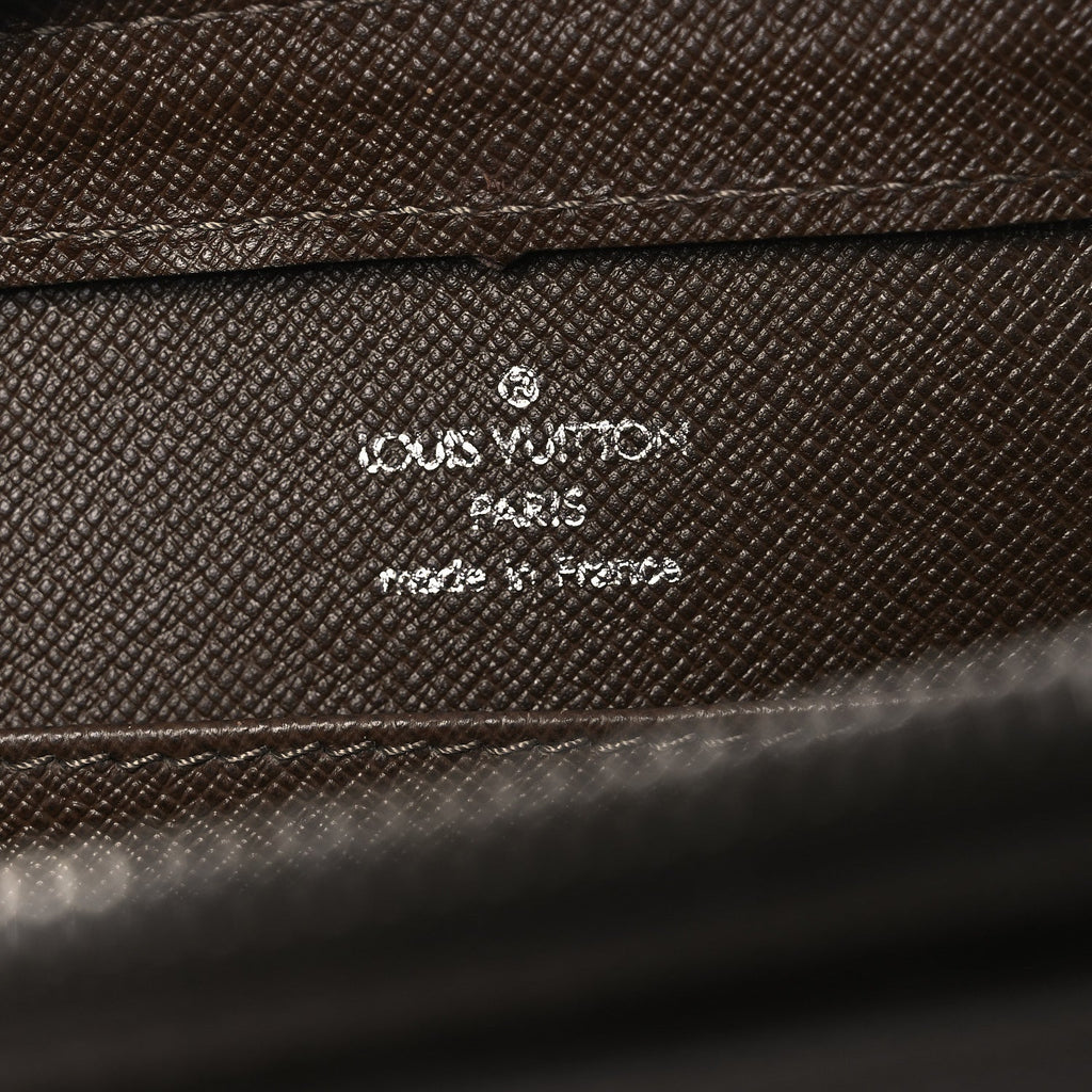 Louis Vuitton Taiga Baikal Pochette Grizzli
