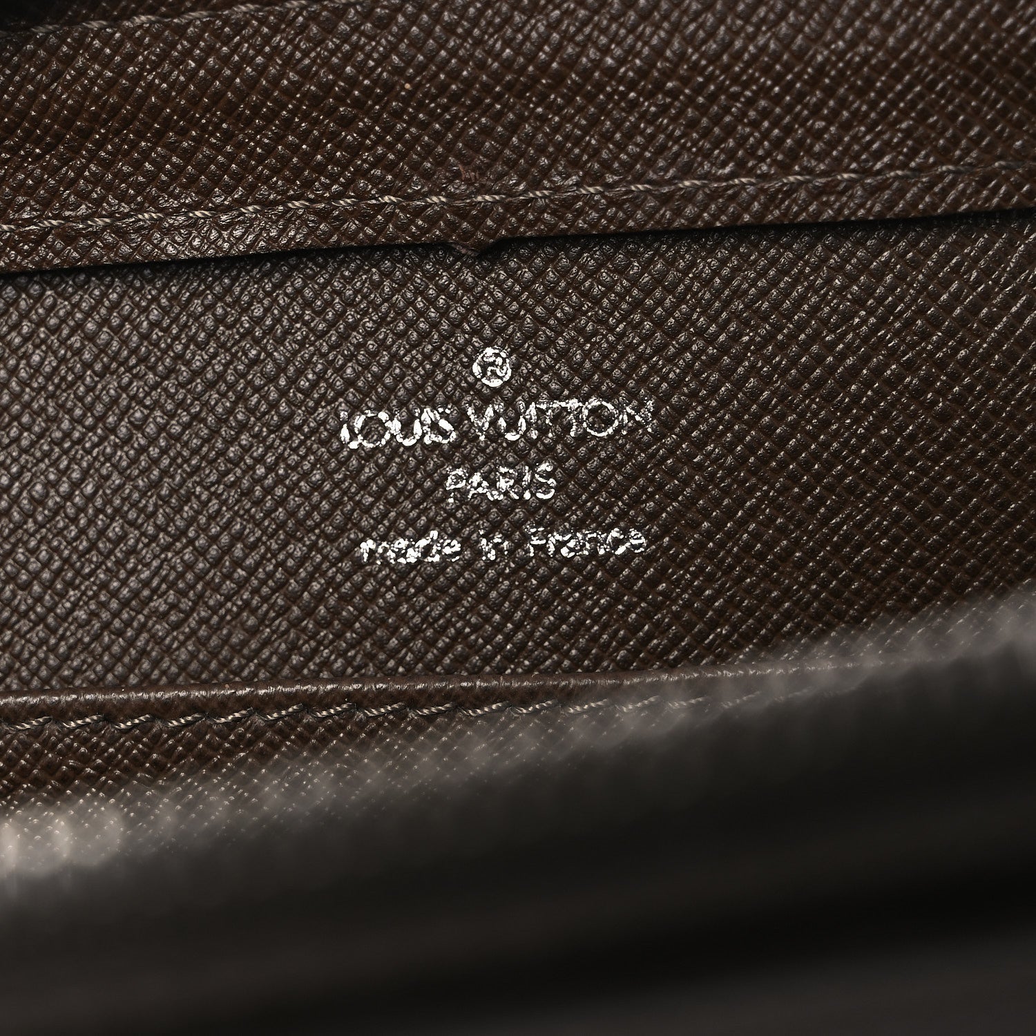 Louis Vuitton Taiga Baikal Pochette Grizzli