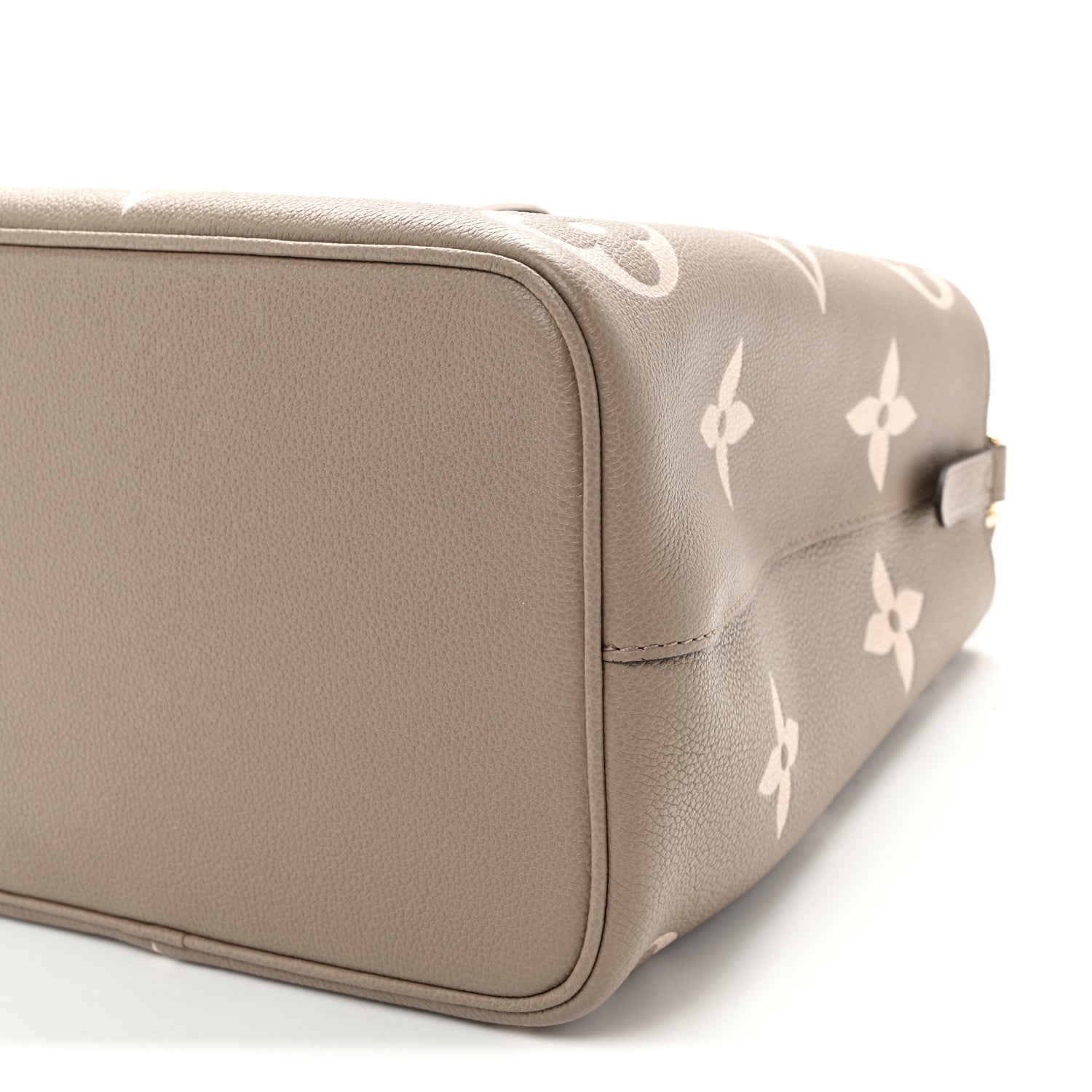 Louis Vuitton Empreinte Monogram Giant Neonoe MM Tourterelle Creme