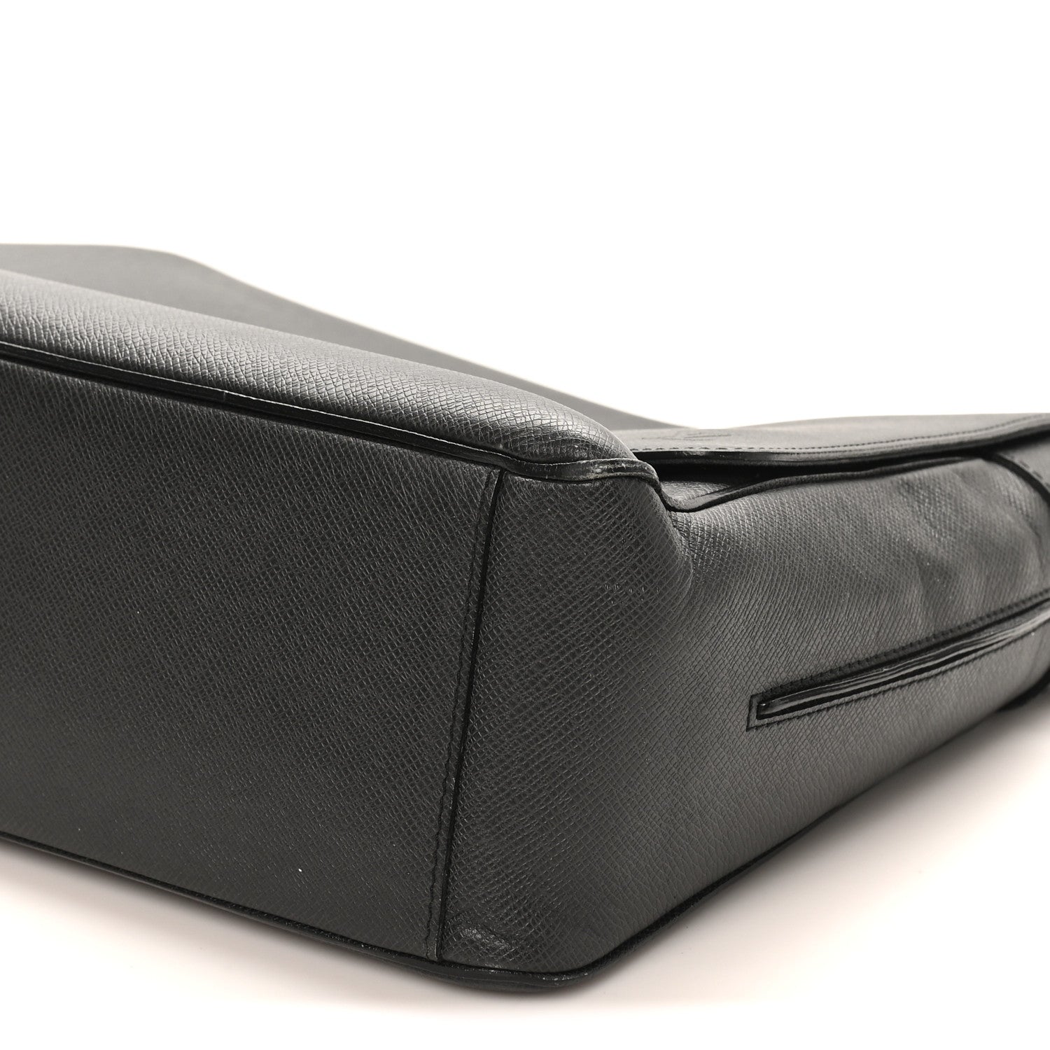 Louis Vuitton Taiga Roman GM Messenger Black