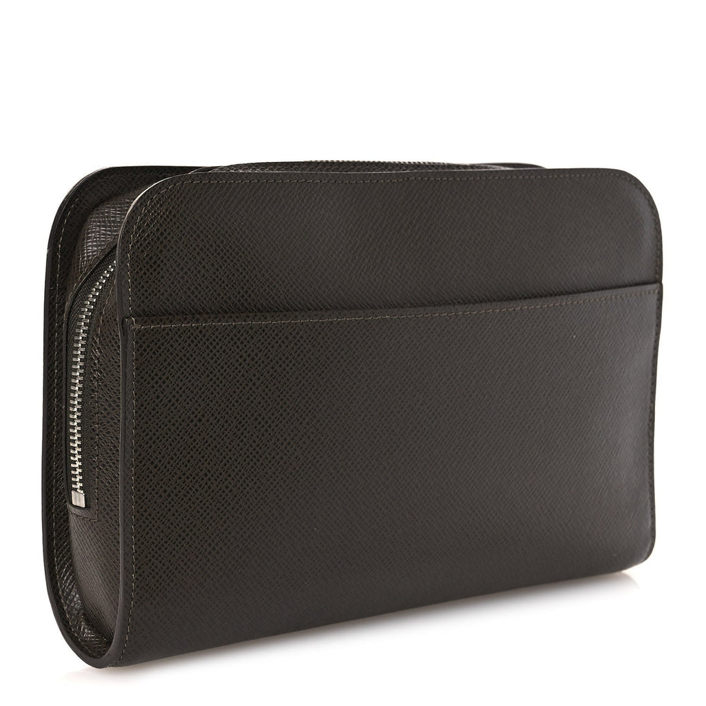 Louis Vuitton Taiga Baikal Pochette Grizzli