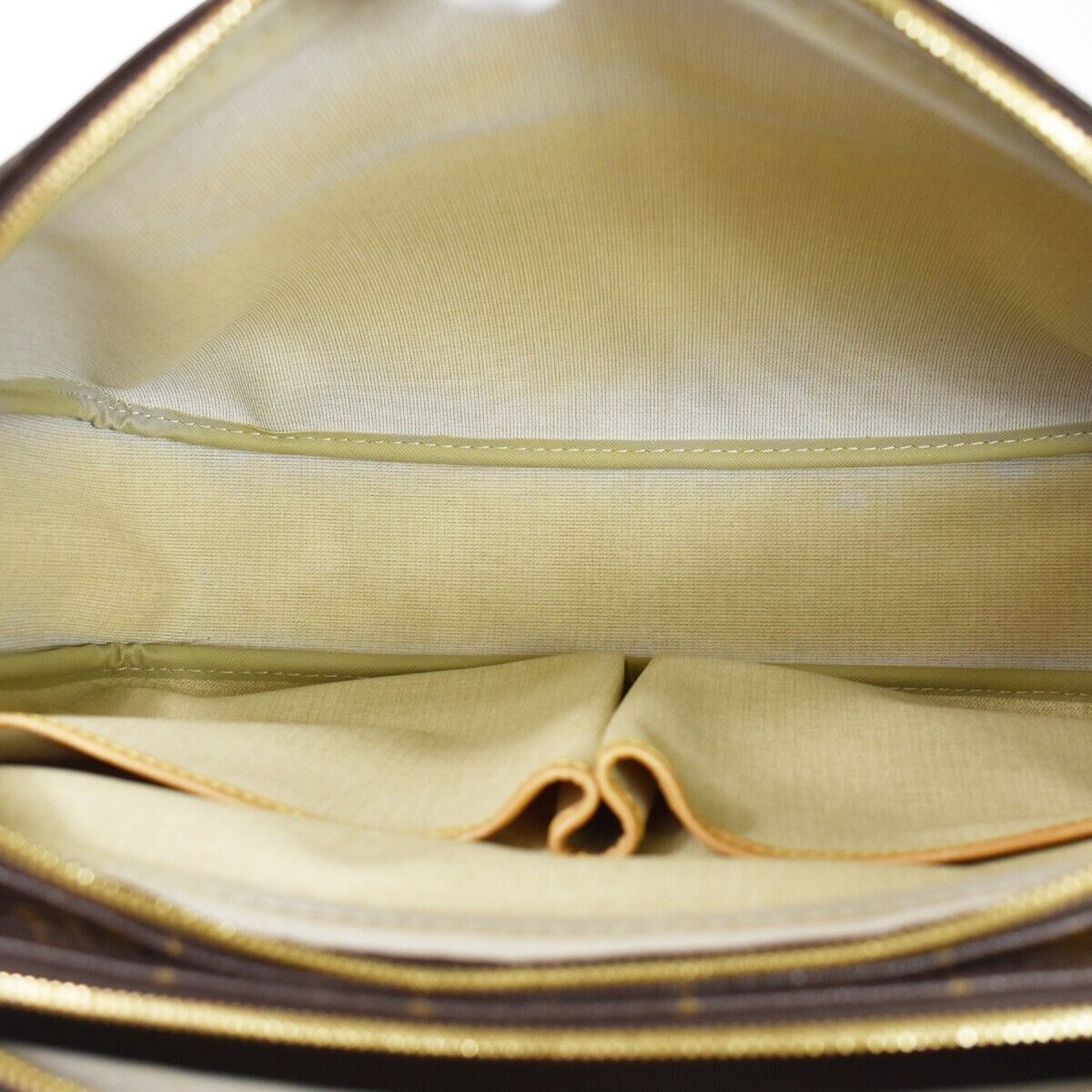 Louis Vuitton Reporter Gm Crossbody