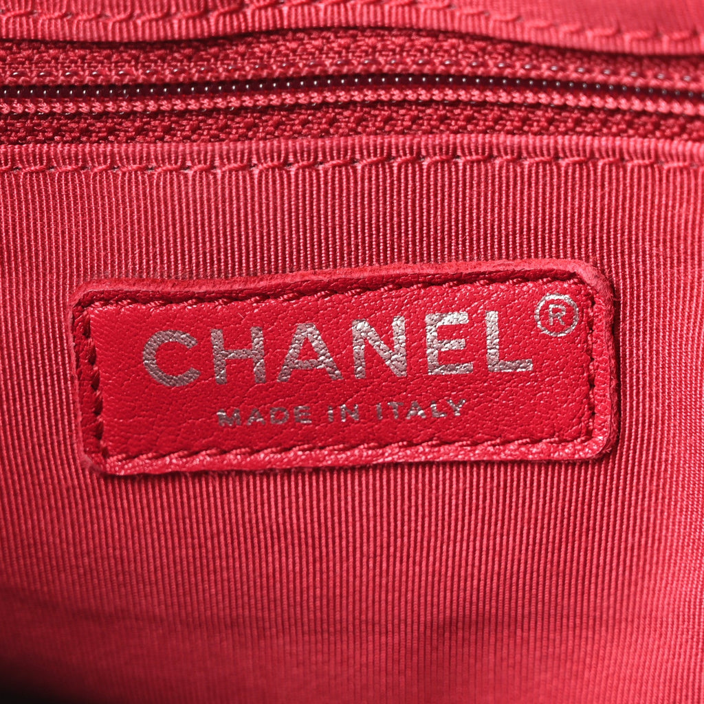 Chanel Aged Calfskin Quilted Medium Gabrielle Hobo Black White