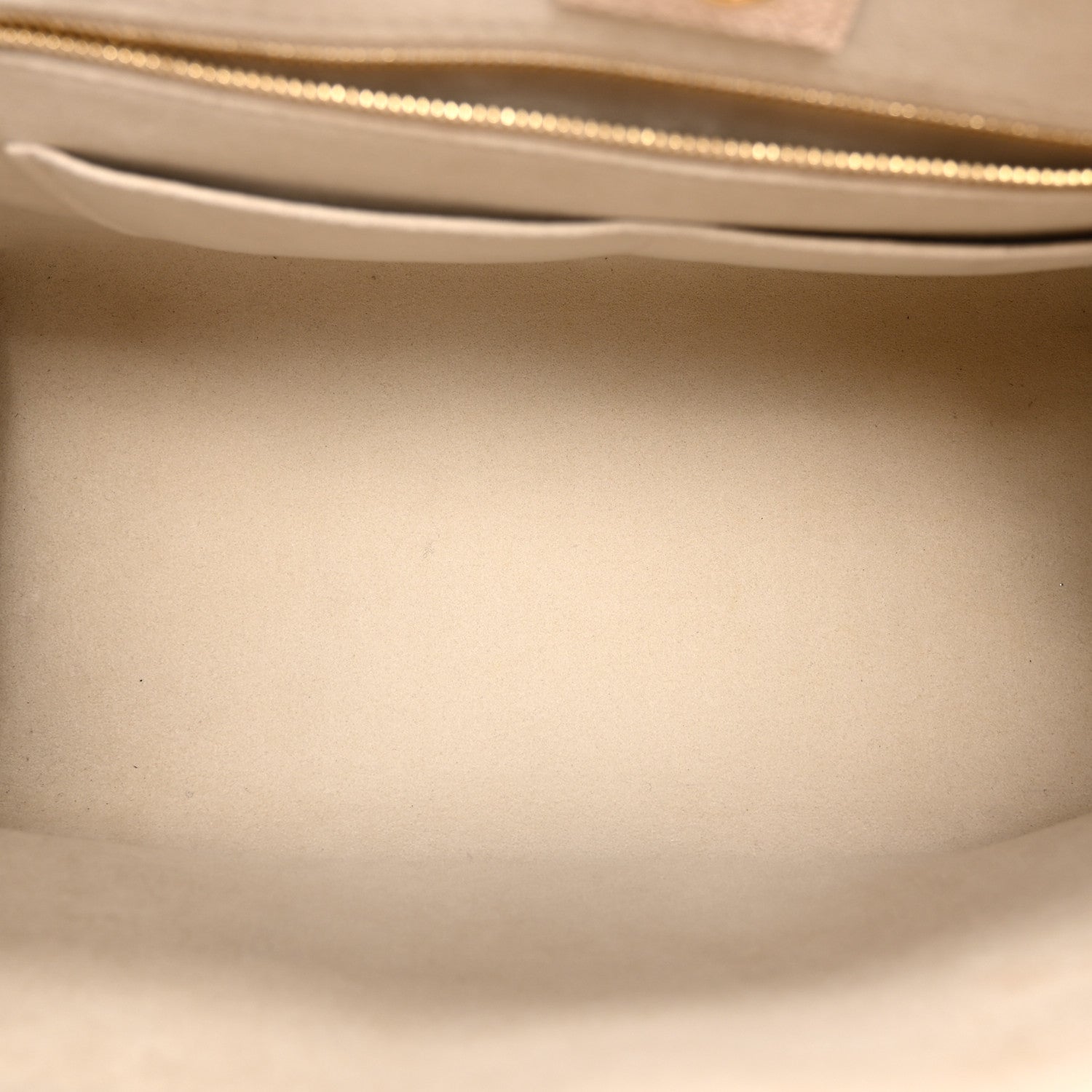 Louis Vuitton Empreinte Monogram Giant By The Pool Onthego MM Cream Saffron