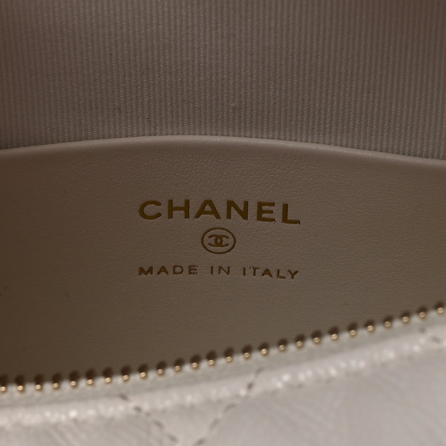 Chanel Caviar Quilted Hobo Clutch With Chain White