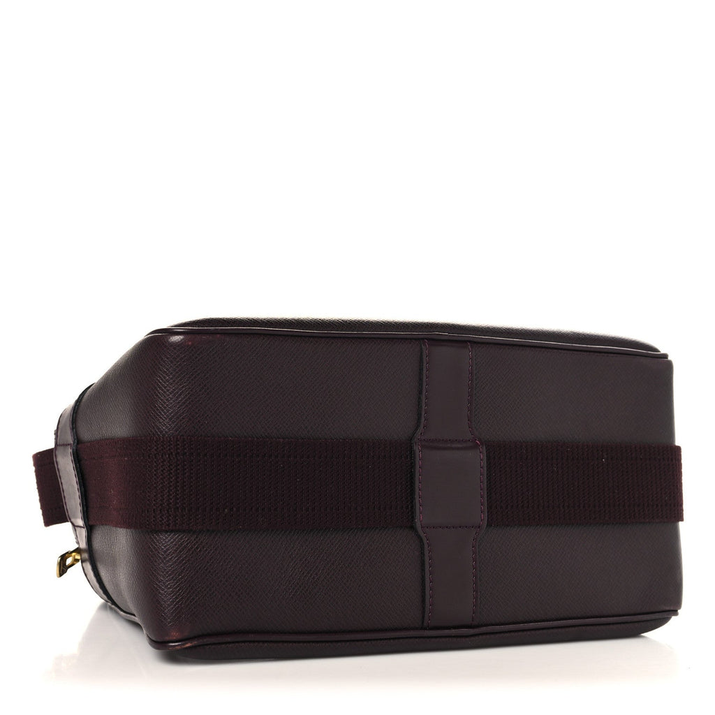 Louis Vuitton Taiga Reporter Messenger Acajou