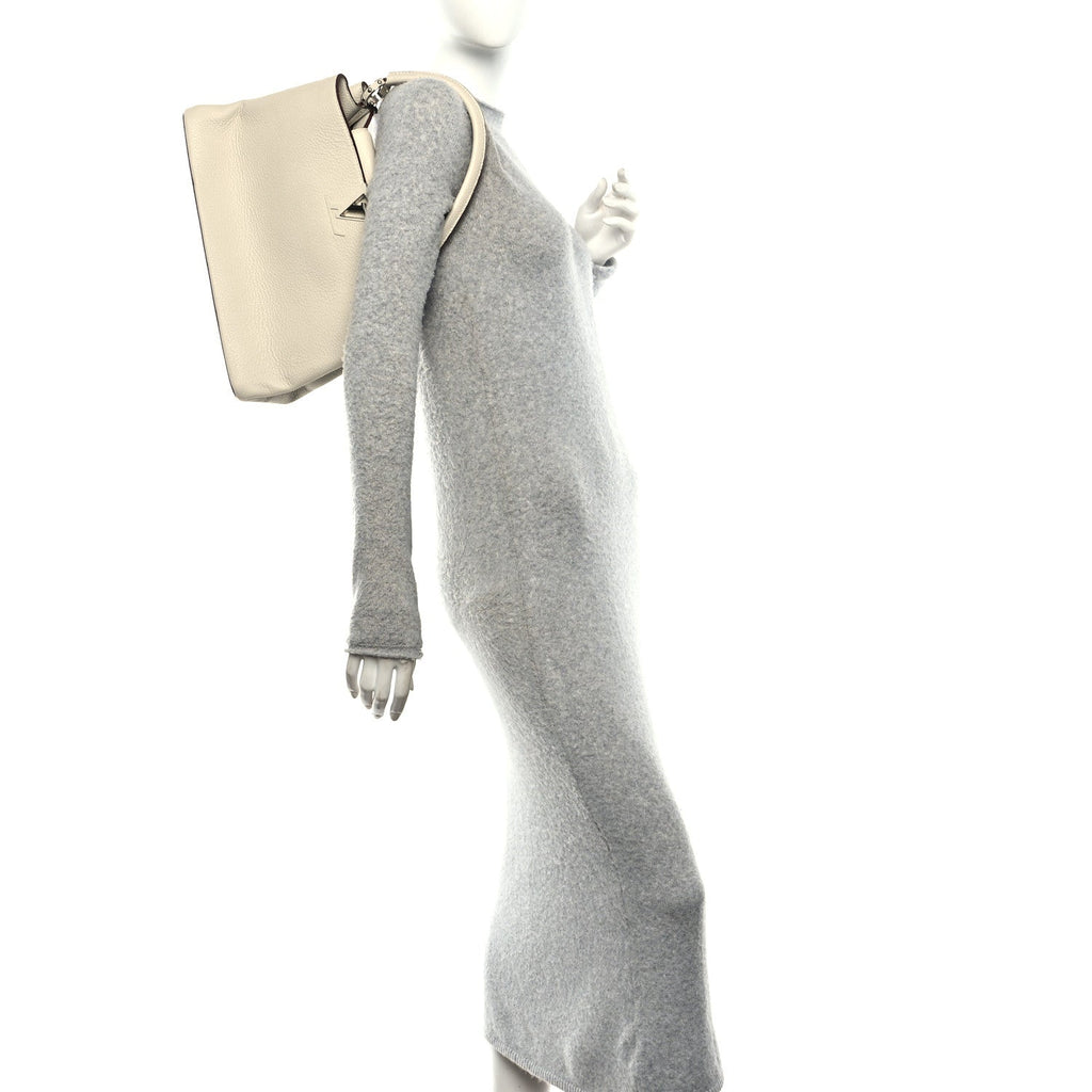 Louis Vuitton Taurillon Capucines MM Blanc Casse