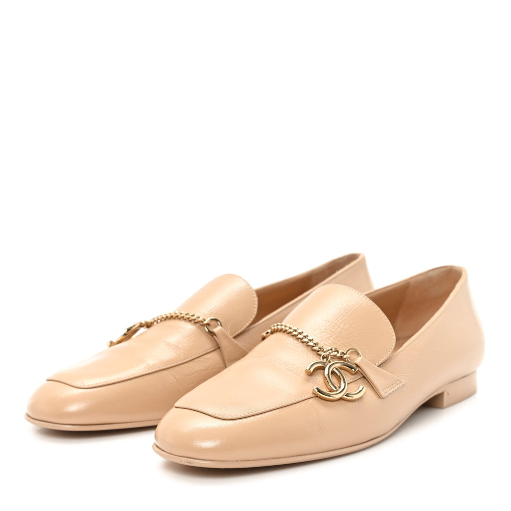 Crinkled Calfskin Chain CC Mocassin Loafers  39 Beige