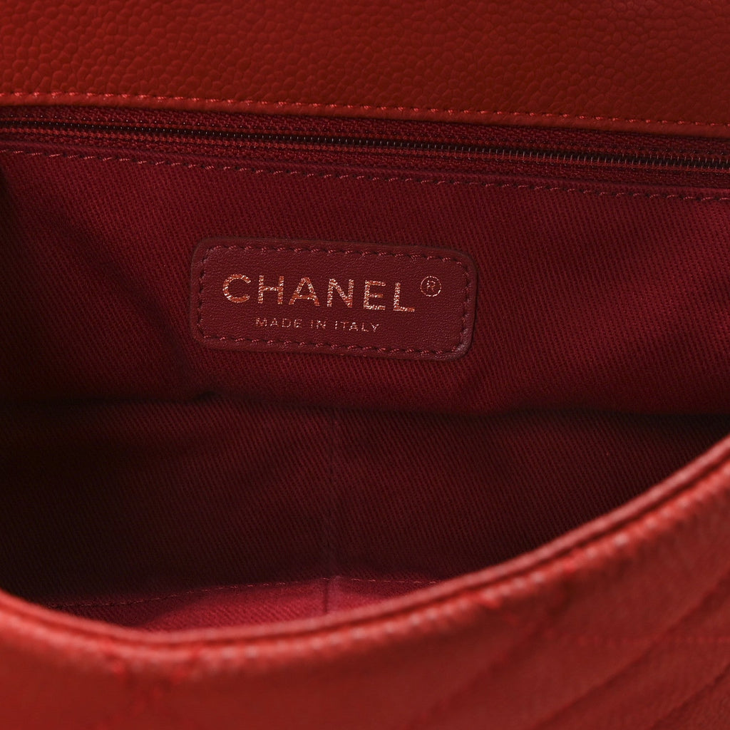 Chanel Iridescent Caviar Quilted Medium Chic Quilt Flap Red