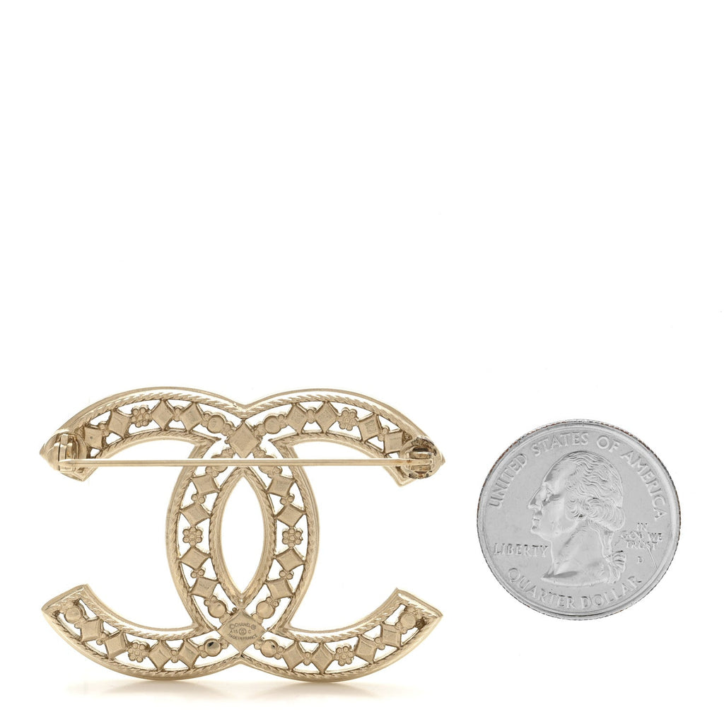 Metal CC Brooch Gold