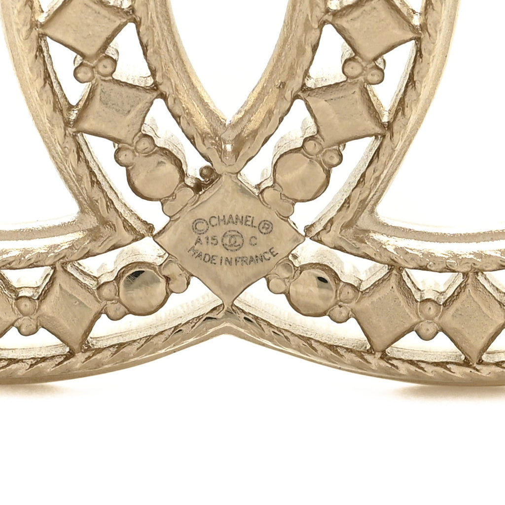 Metal CC Brooch Gold