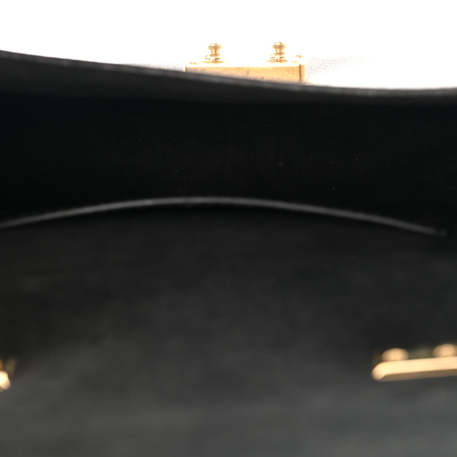 Louis Vuitton Reverse Monogram Tilsitt