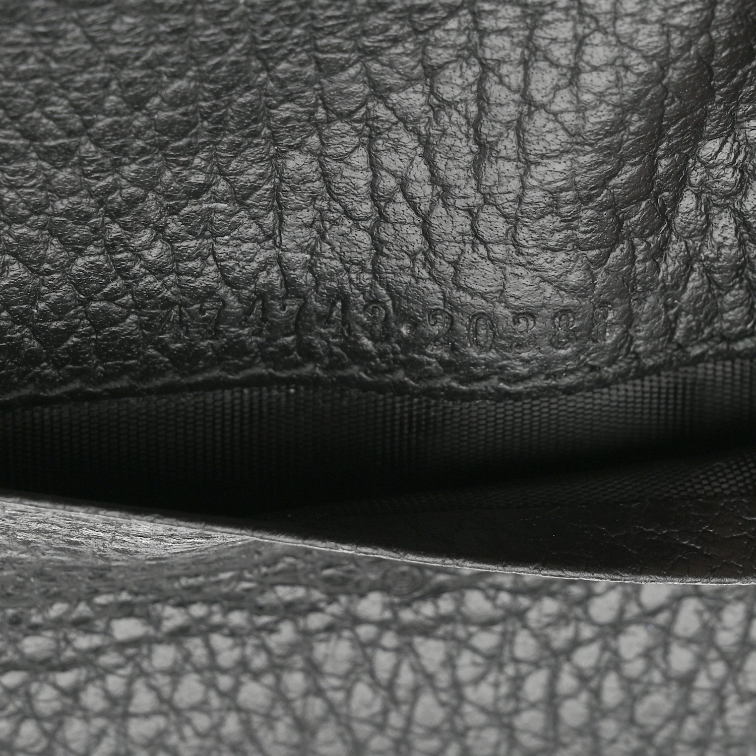 Gucci Pebbled Calfskin GG Marmont Card Case Black