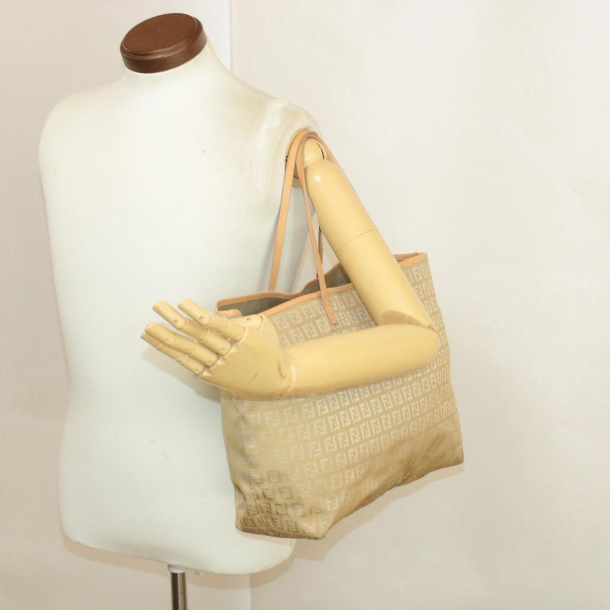 FENDI Zucchino Canvas Tote Bag Beige  am136b