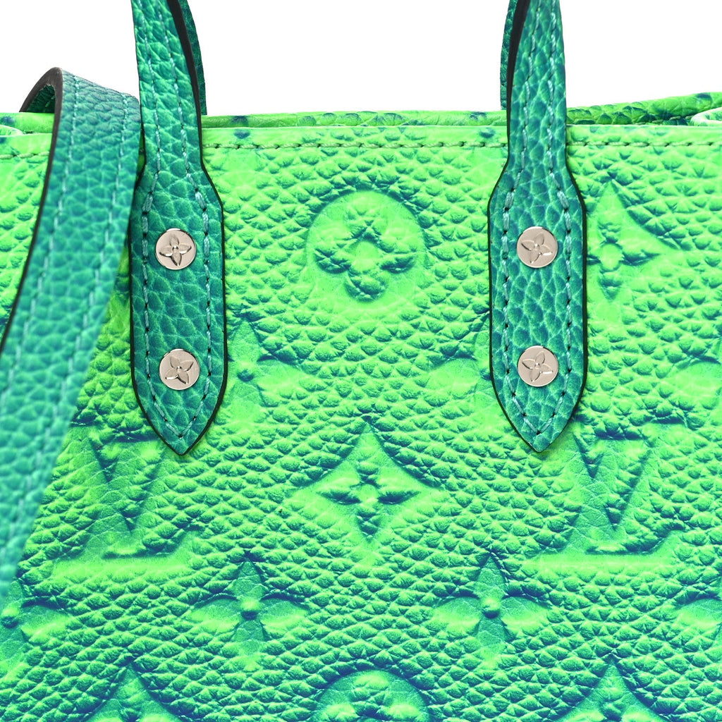 Louis Vuitton Taurillon Illusion Sac Plat XS Bleu Vert