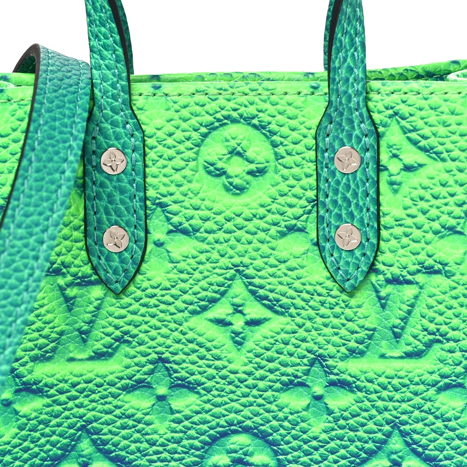 Louis Vuitton Taurillon Illusion Sac Plat XS Bleu Vert