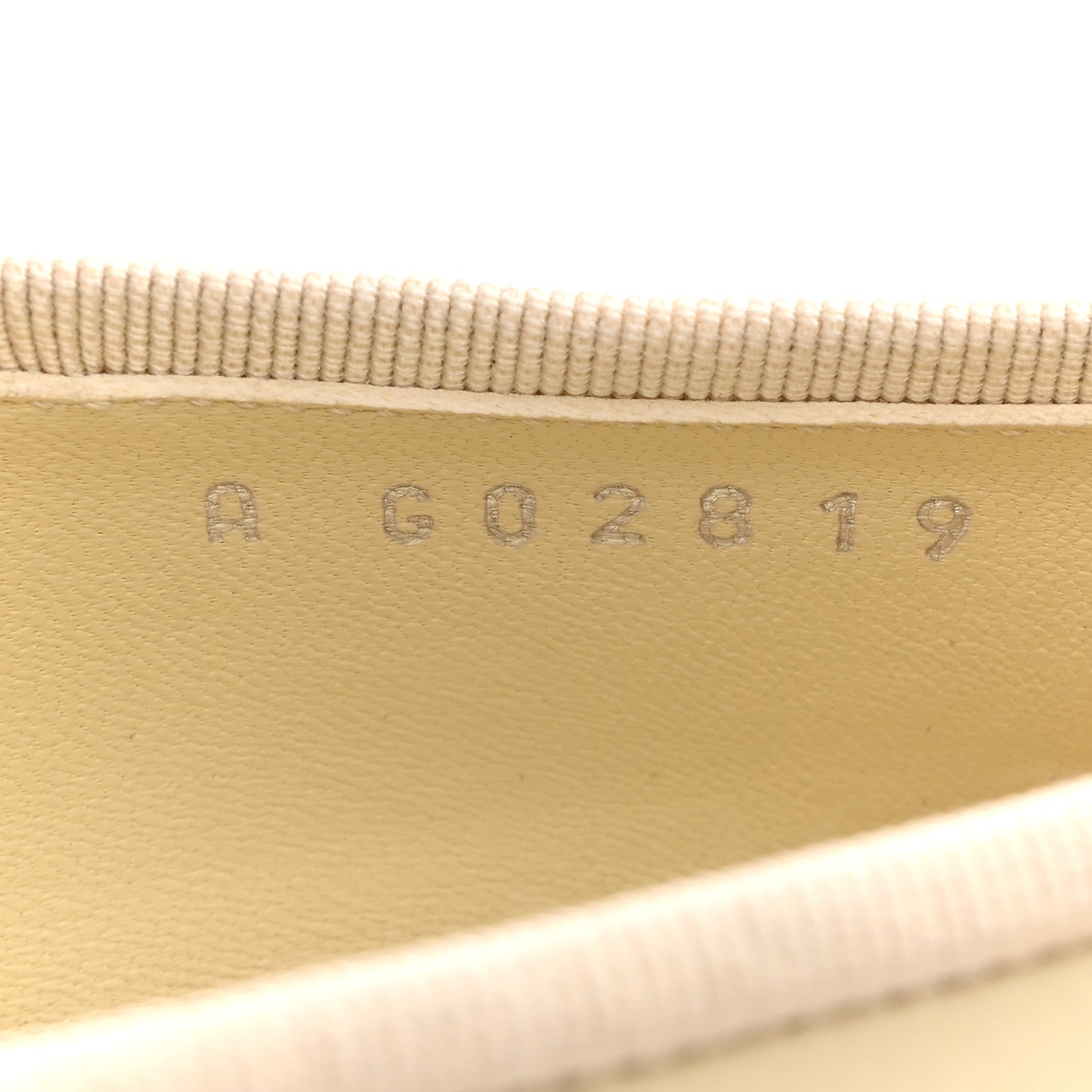 Calfskin Grosgrain Cap Toe CC Ballerina Flats 40 Ivory Black