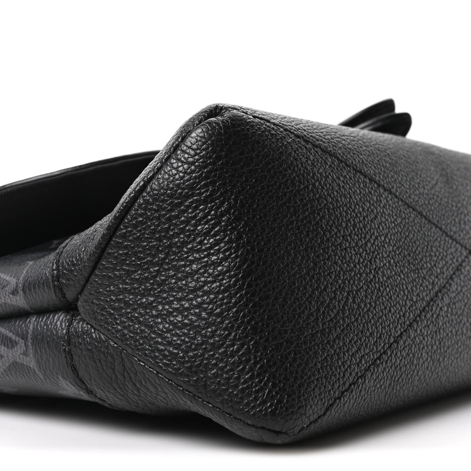 Louis Vuitton Monogram Eclipse Saumur Messenger NV Black