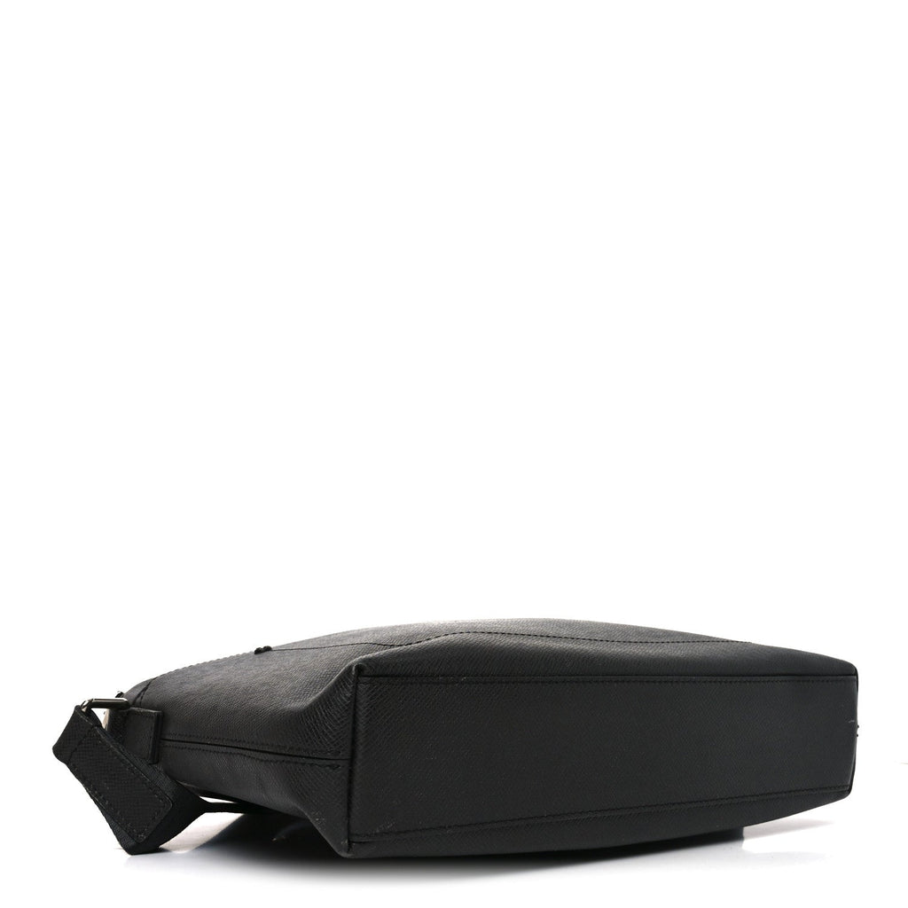 Louis Vuitton Taiga Grigori MM Messenger Ardoise