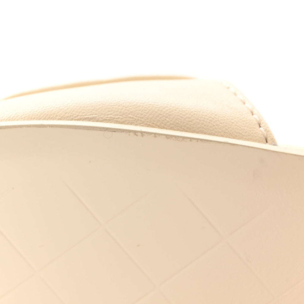 Lambskin Quilted Turnlock Flat Mules 39 Light Beige