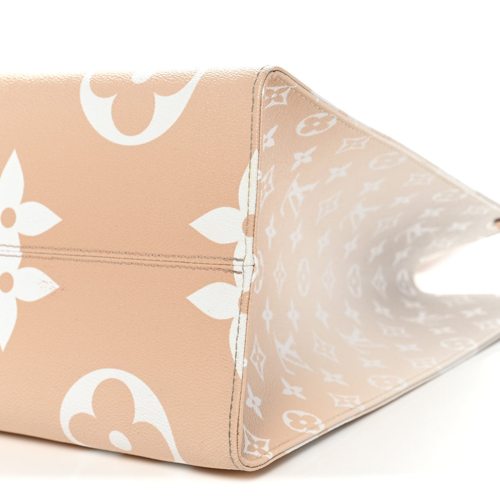 Louis Vuitton Monogram Giant By The Pool Onthego GM Brume