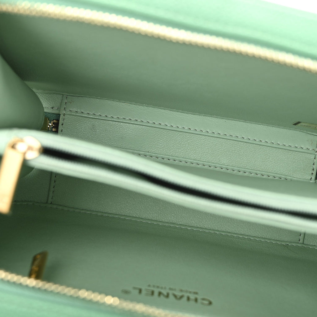 Chanel Caviar Quilted Medium CC Filigree Vanity Case Green