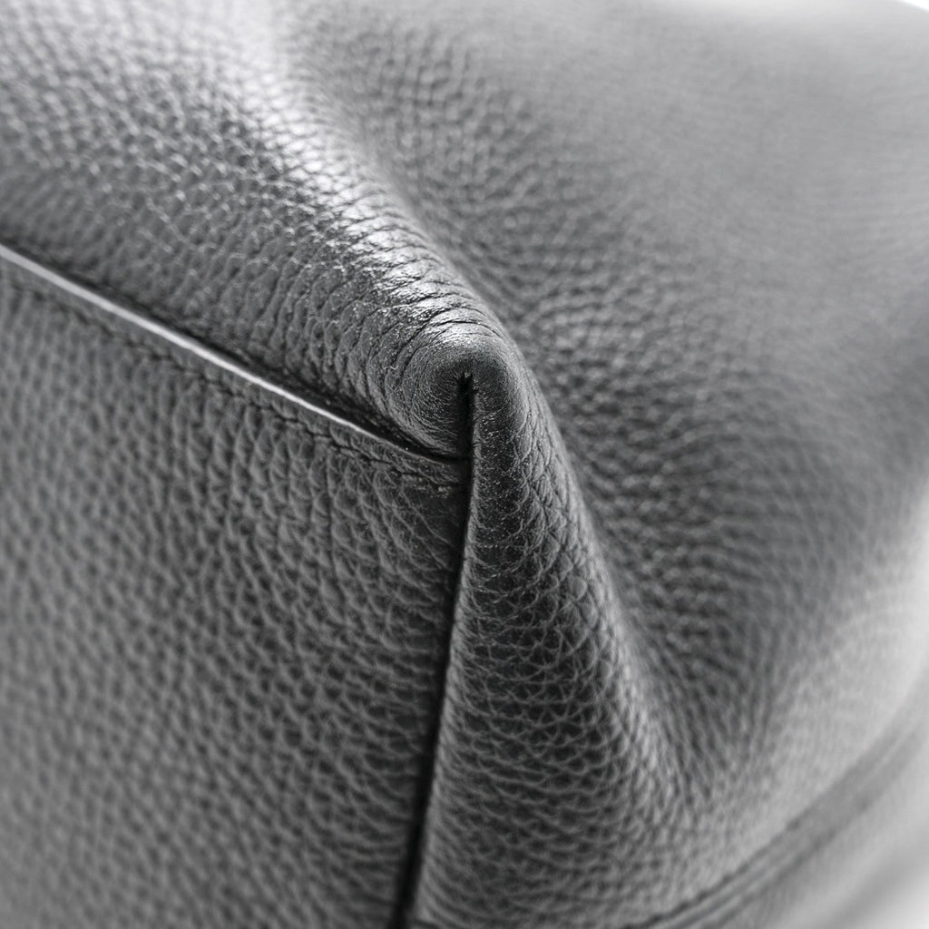 Gucci Pebbled Calfskin Medium Soho Chain Shoulder Bag Black