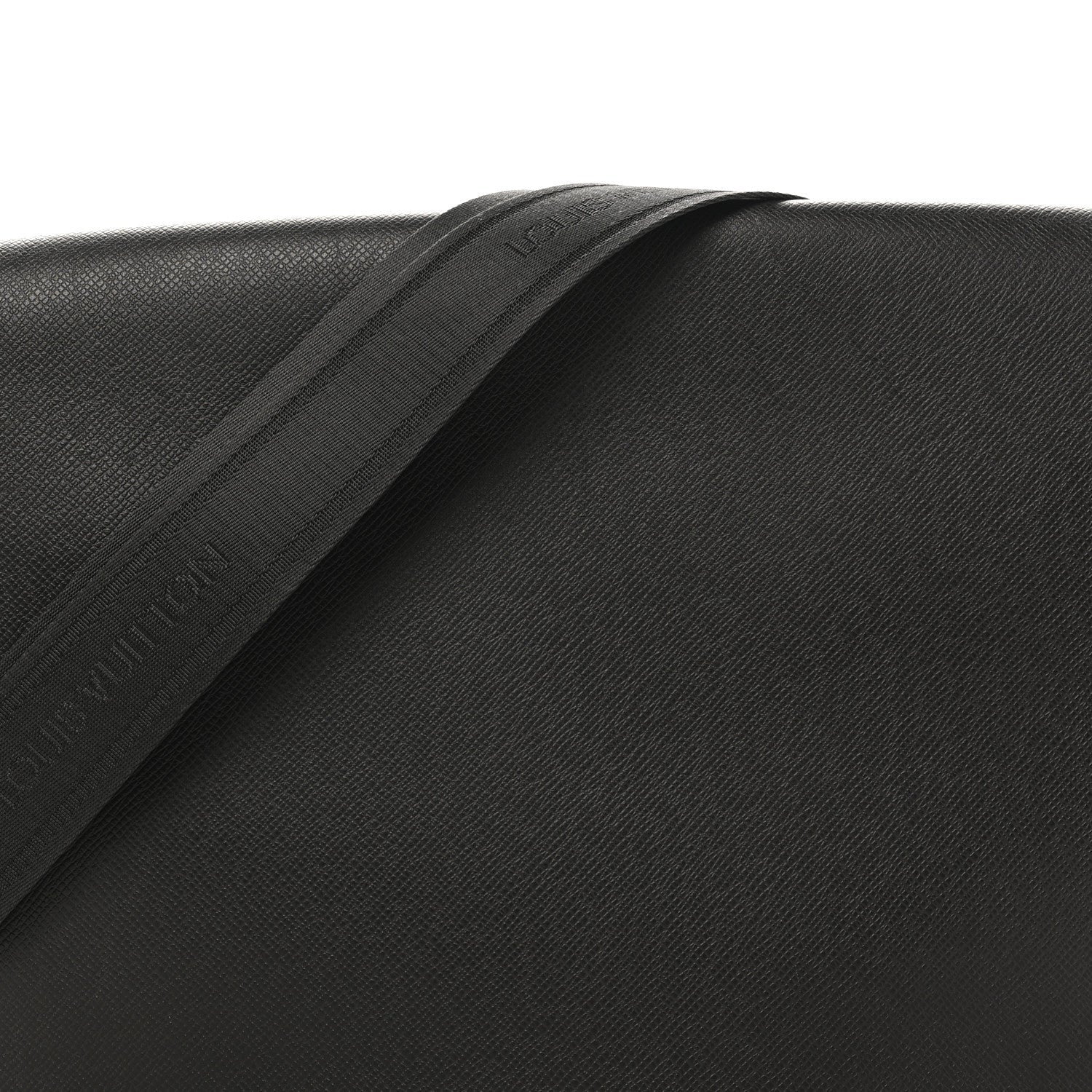 Louis Vuitton Taiga Roman GM Messenger Black