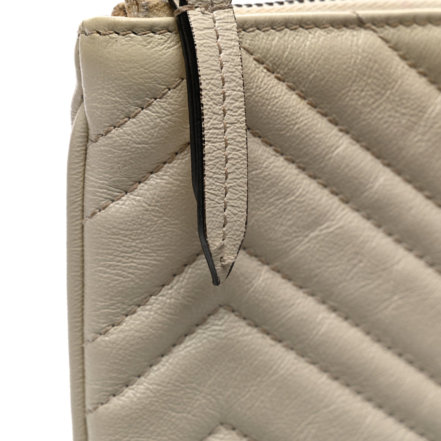 Gucci Calfskin Matelasse Chevron Heart GG Marmont Clutch Mystic White