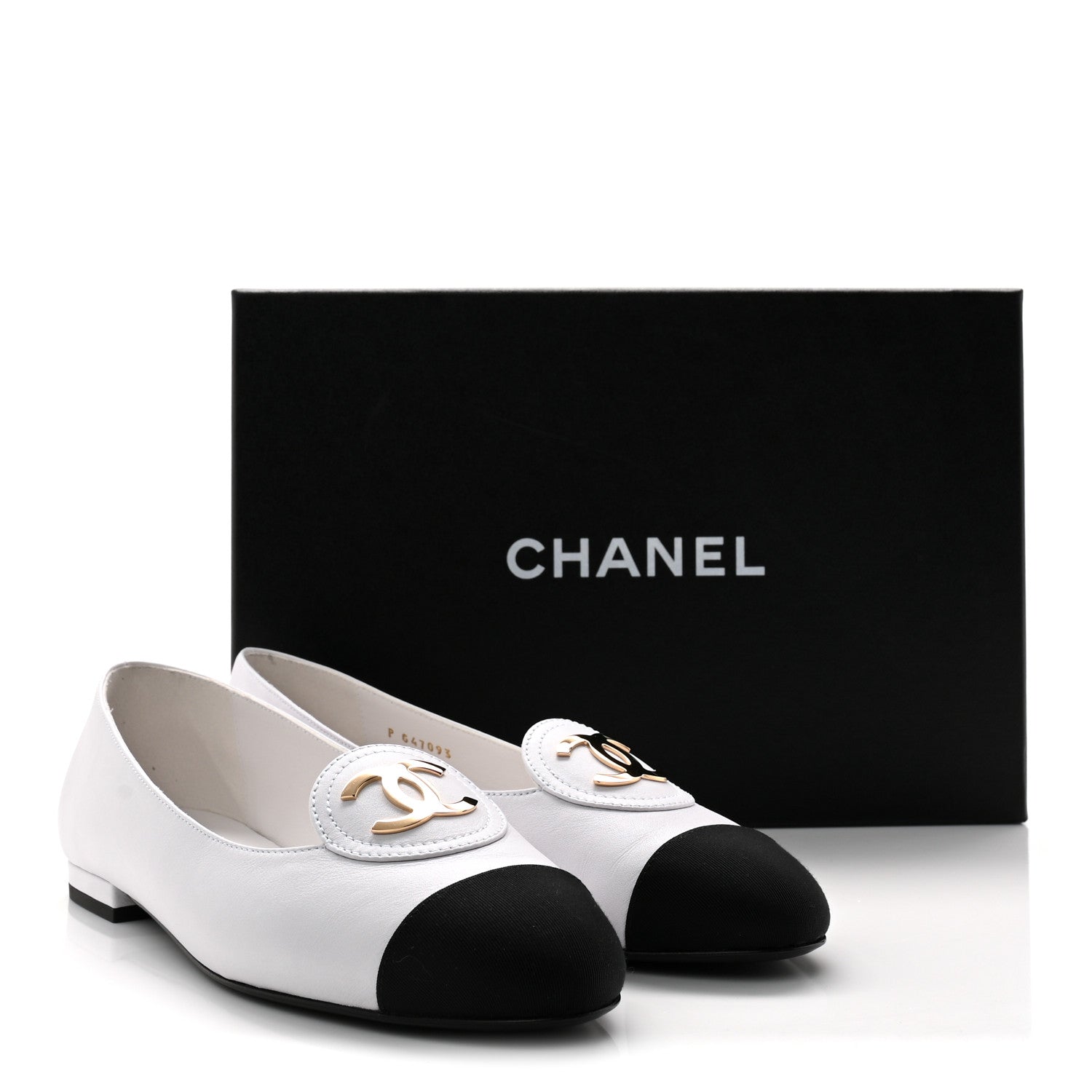 Calfskin Grosgrain Cap Toe CC Moccasin Loafers 39 White Black