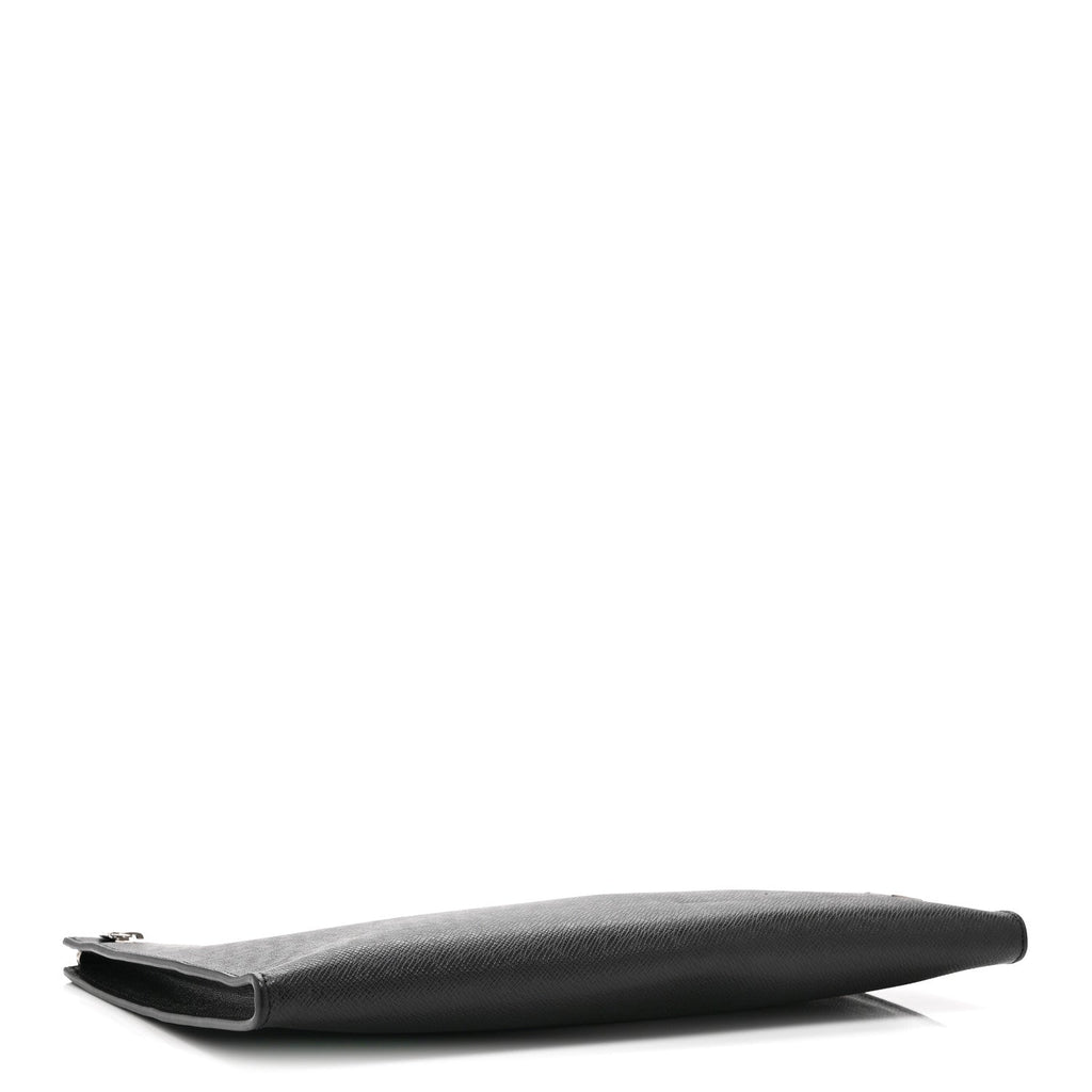 Louis Vuitton Taiga Pochette 24 Heures Black