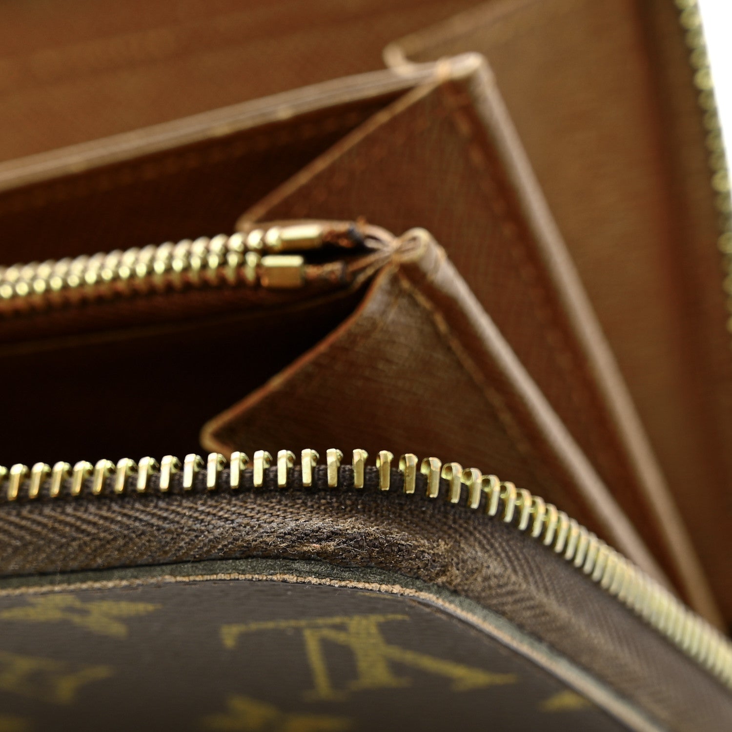 Louis Vuitton Monogram Zippy Wallet