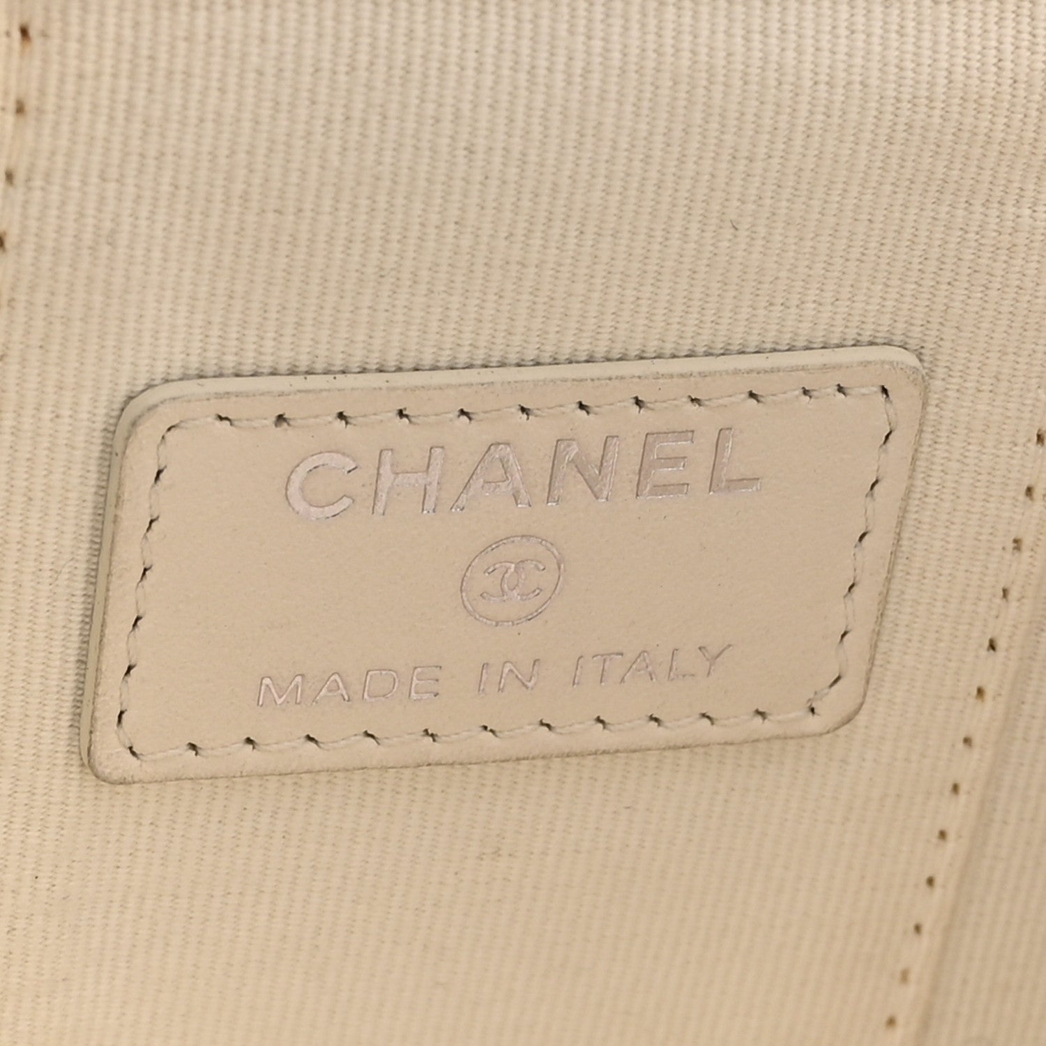 Chanel Caviar Quilted Enamel Coco Mini Vanity Case With Chain White
