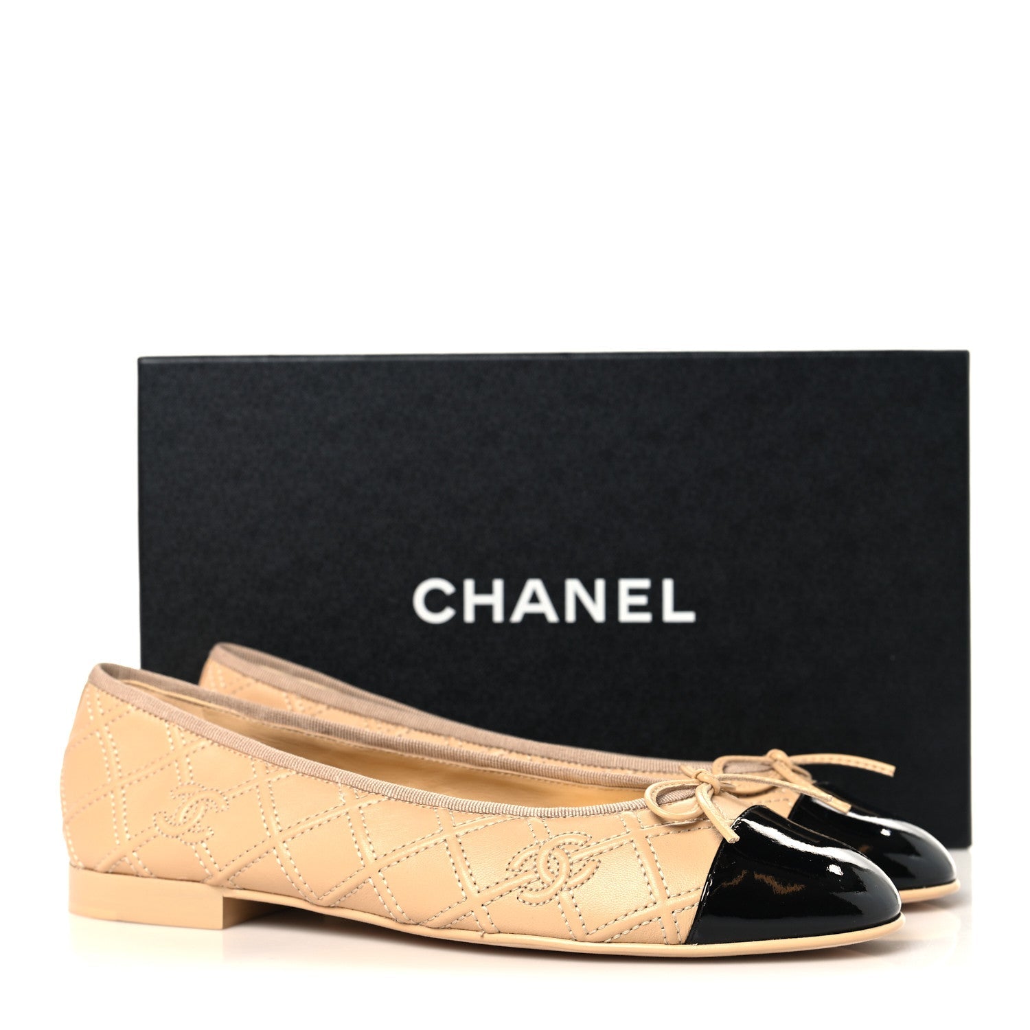 Lambskin Patent Double Stitched CC Cap Toe Ballerina Flats 39.5 Beige Black