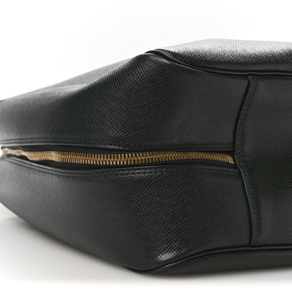 Louis Vuitton Taiga Helanga 1 Poche Epicea