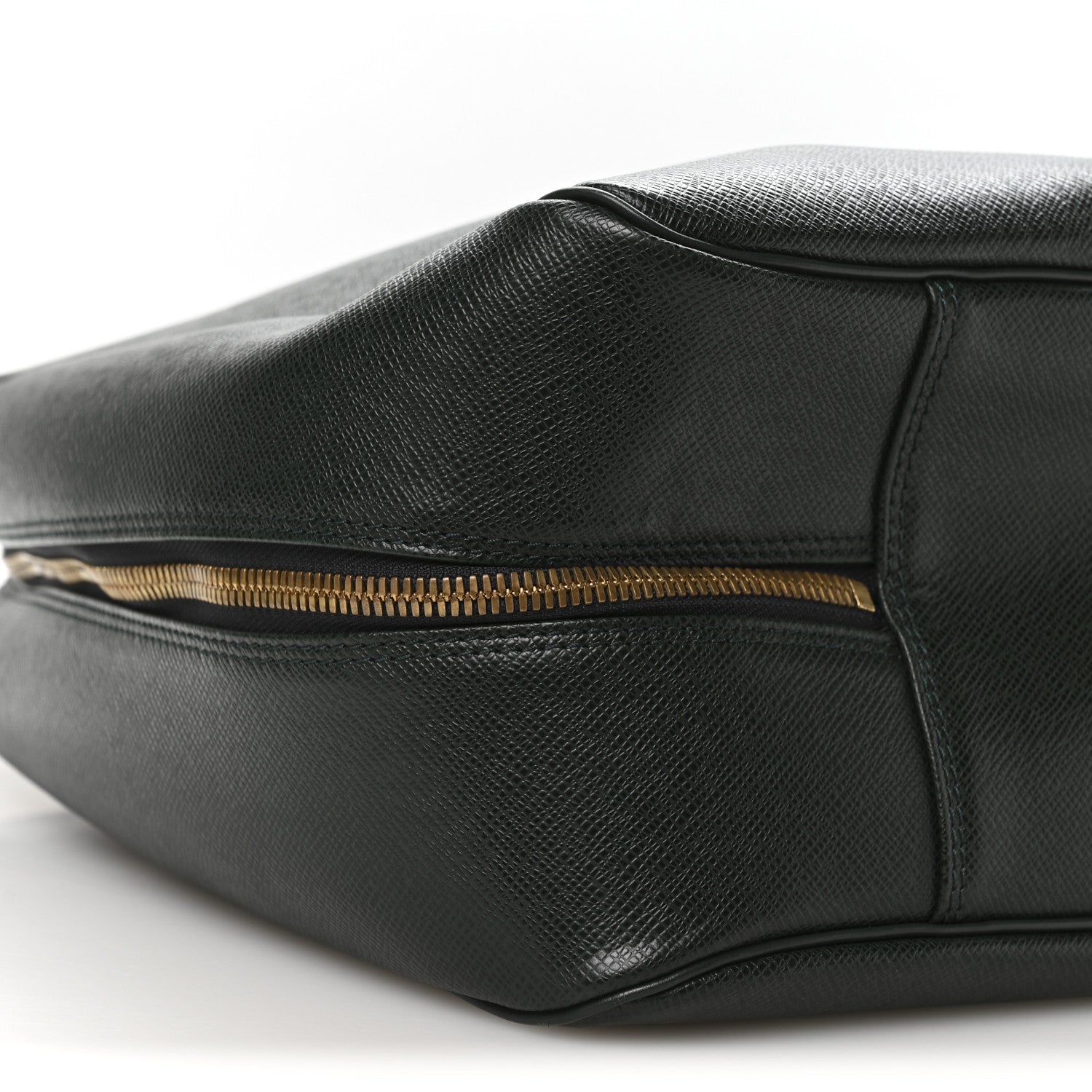 Louis Vuitton Taiga Helanga 1 Poche Epicea