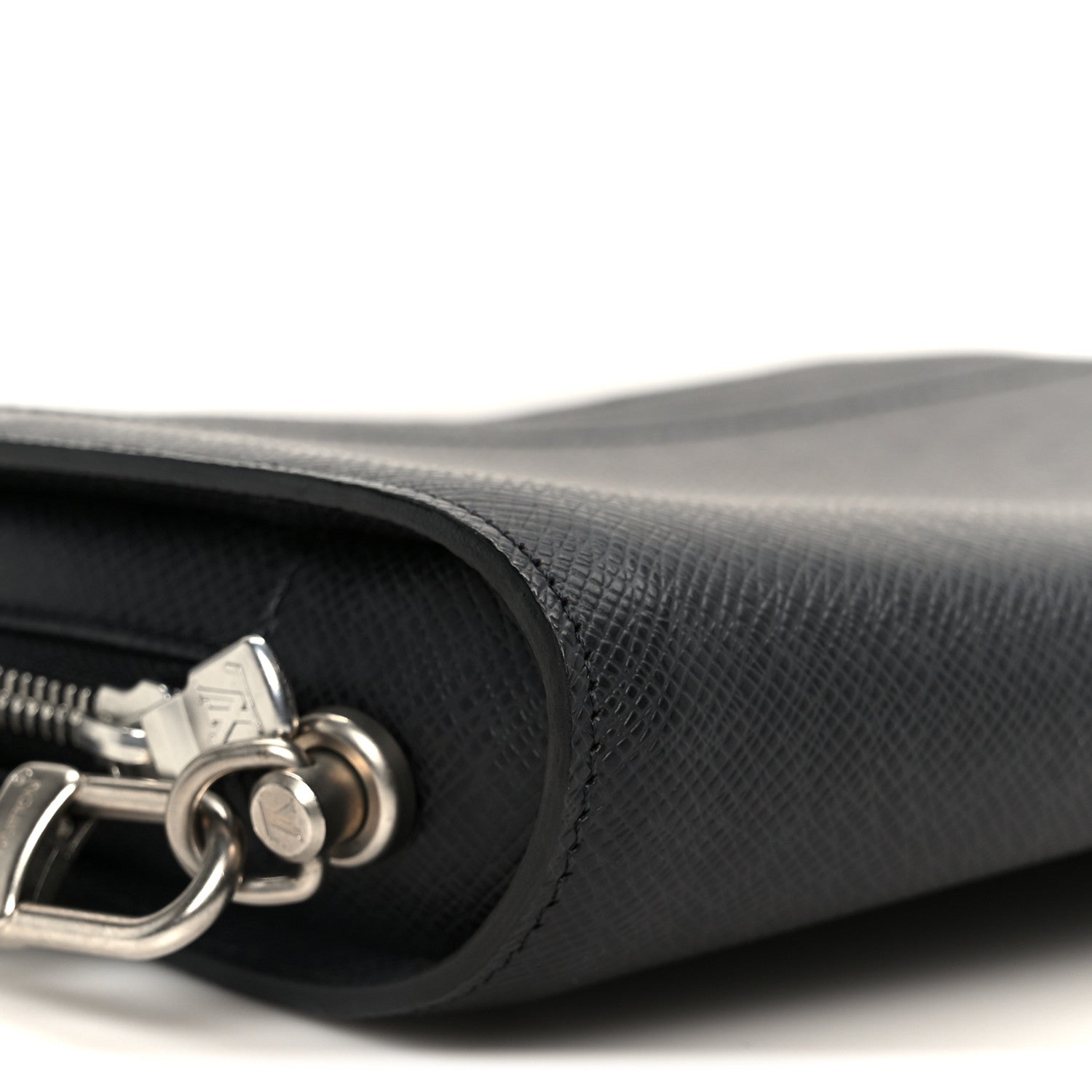 Louis Vuitton Taiga Baikal Pochette Ardoise