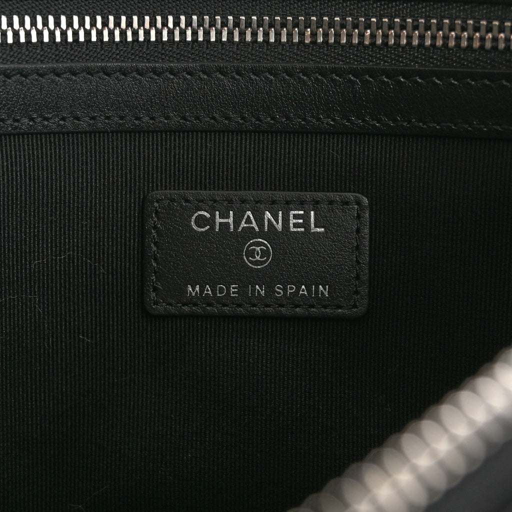 Caviar Quilted Medium Chanel 19 Cosmetic Case Black