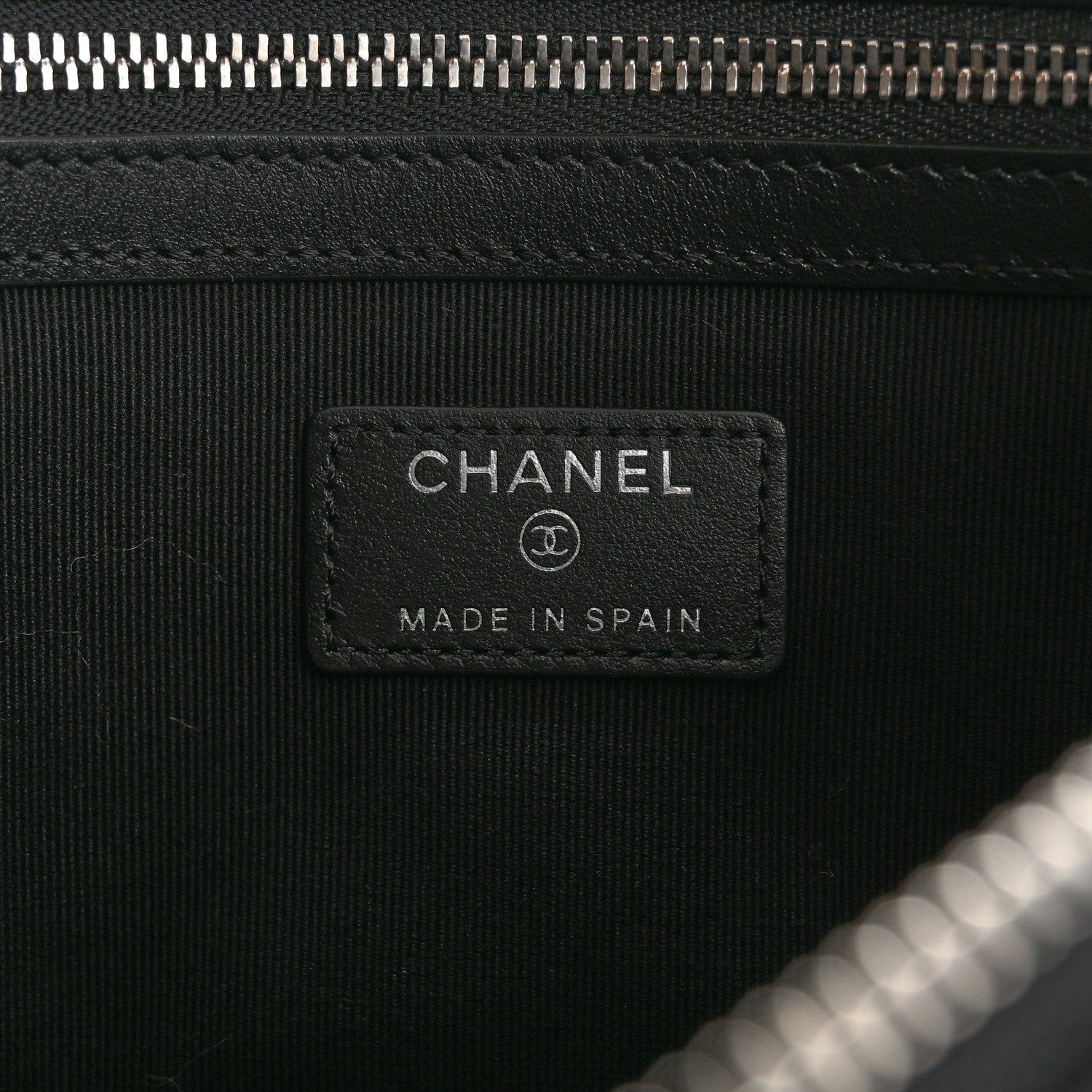 Caviar Quilted Medium Chanel 19 Cosmetic Case Black