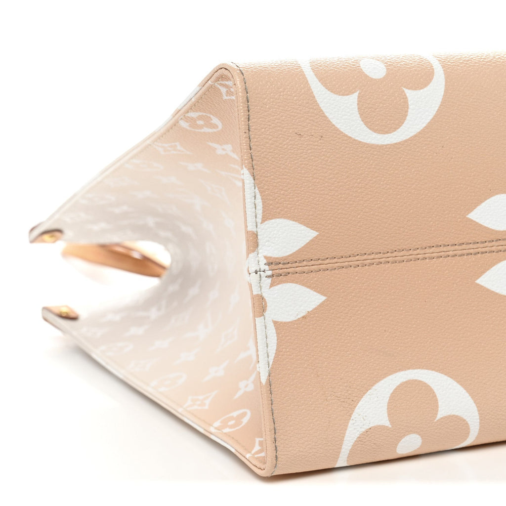 Louis Vuitton Monogram Giant By The Pool Onthego GM Brume